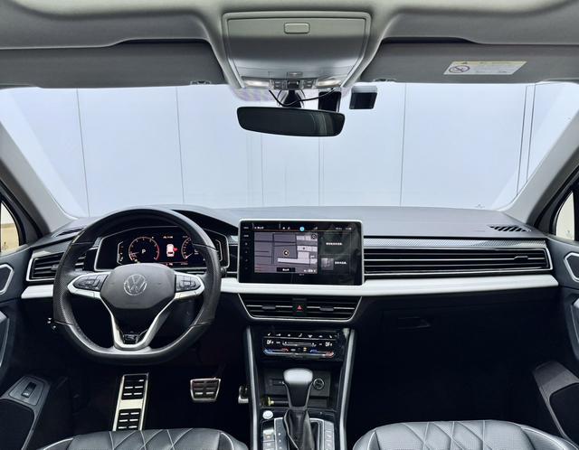 Volkswagen Tiguan L 2023 car image #20