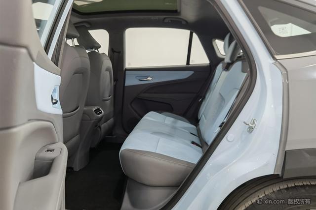 Livan 7 2023 car image #20