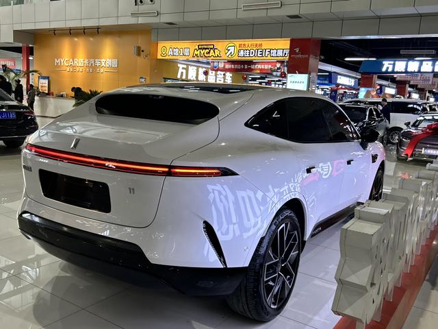 Avatr 11 2023 car image #20