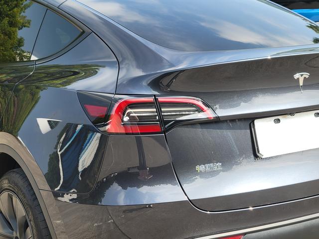 Tesla Model Y 2024 #20 Tesla Model Y 2024 car image #20