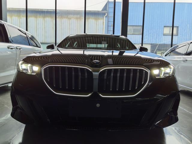 BMW 5 Series 2025 #20 BMW 5 Series 2025 car image #20