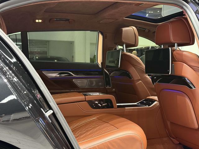 BMW 7 Series 2021 car image #20