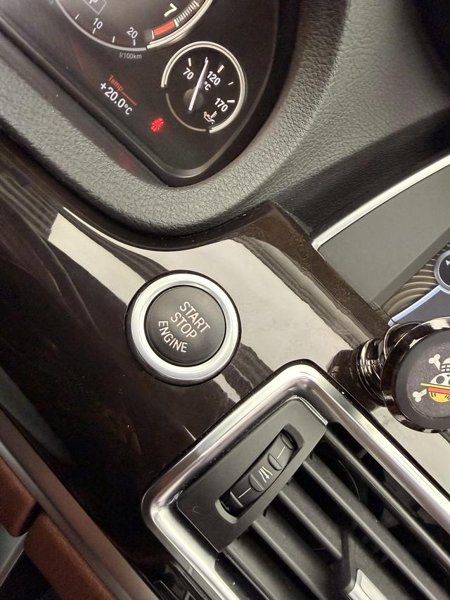 BMW 5 Series GT 2012 car image #20