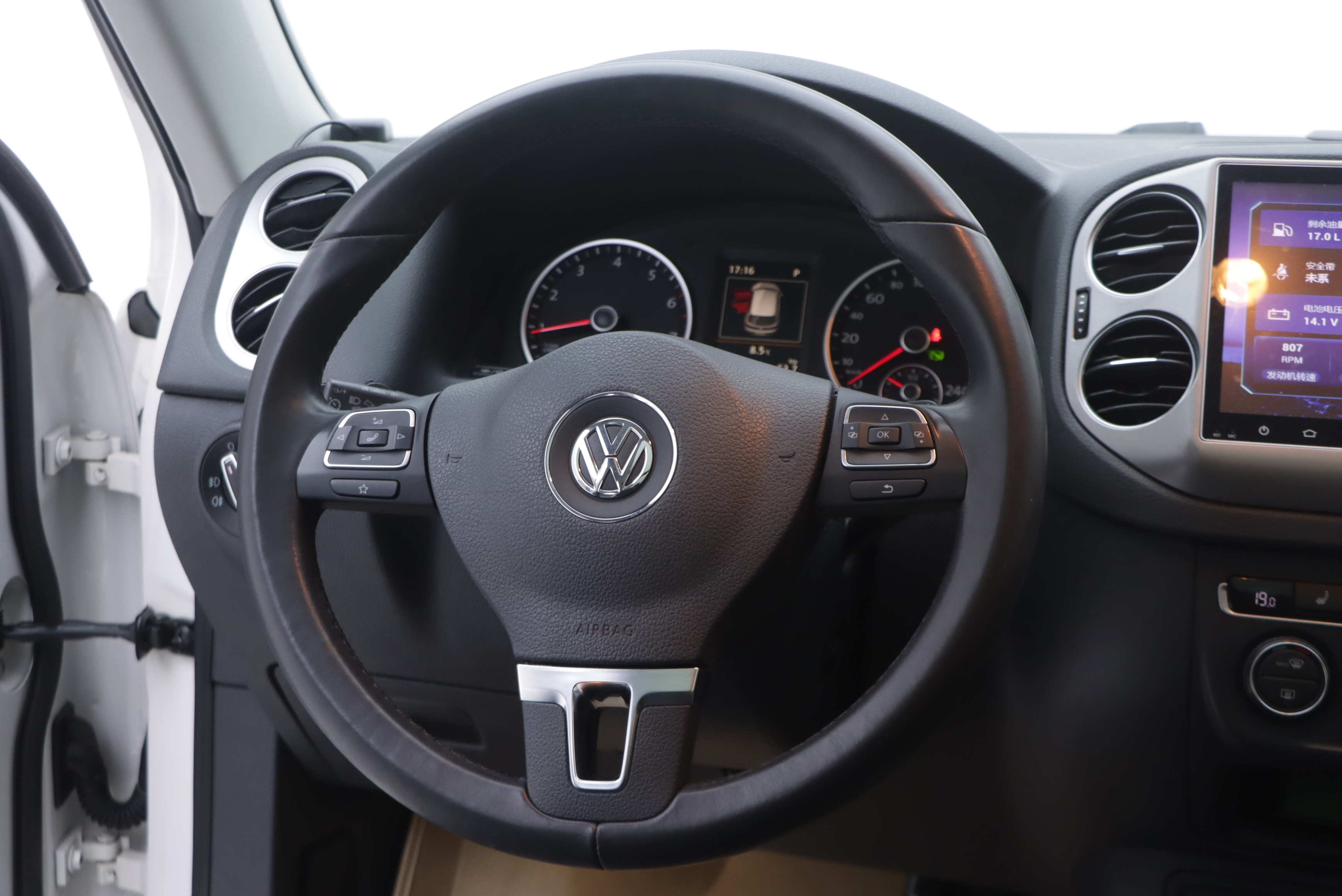 Volkswagen Tiguan 2016 car image #20