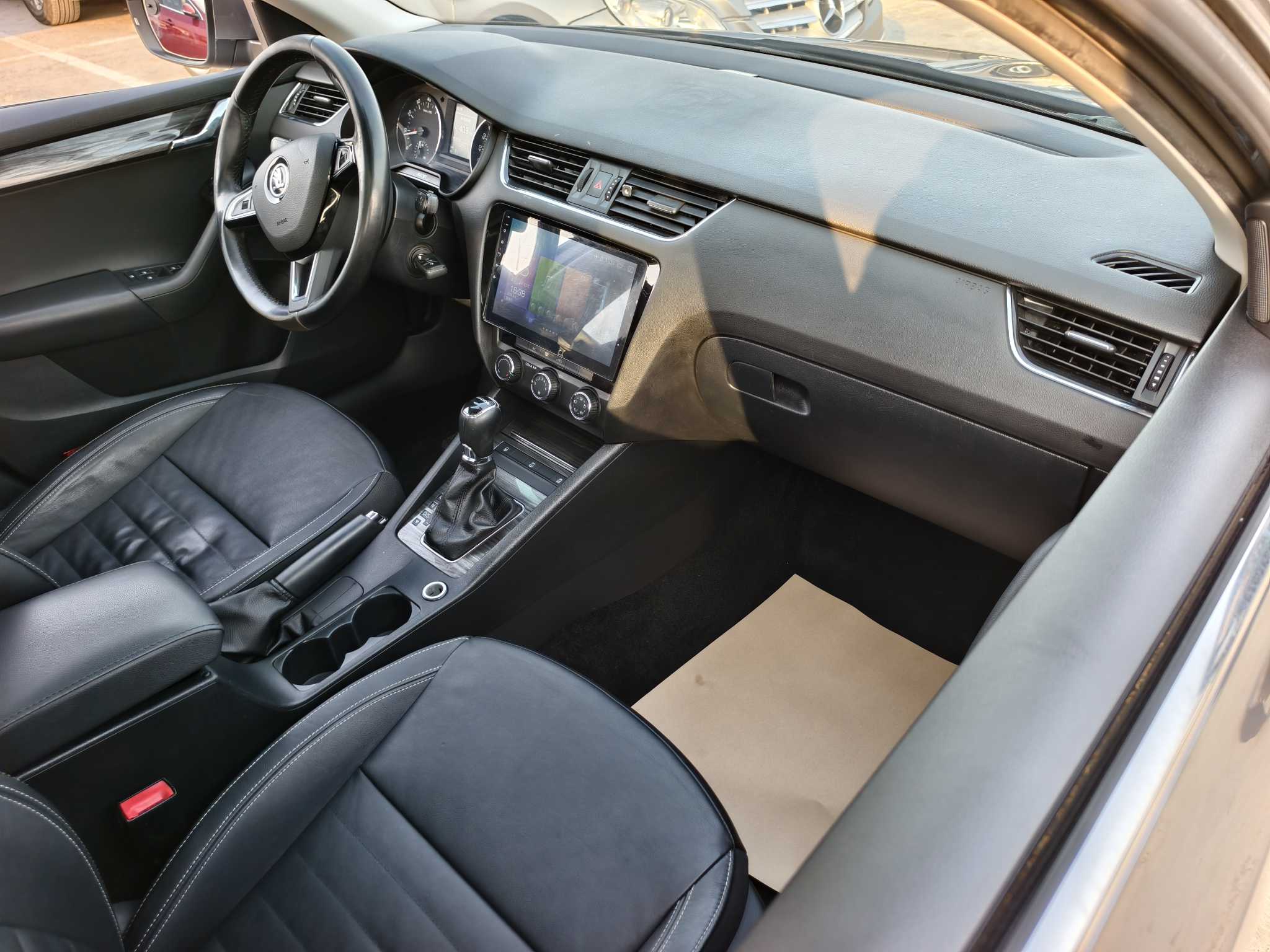 Skoda Octavia 2017 car image #20