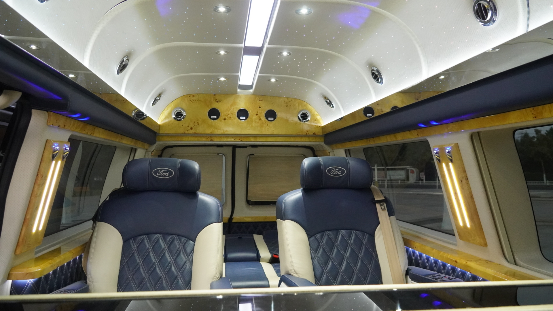 Ford E350 2015 #20 Ford E350 2015 car image #20