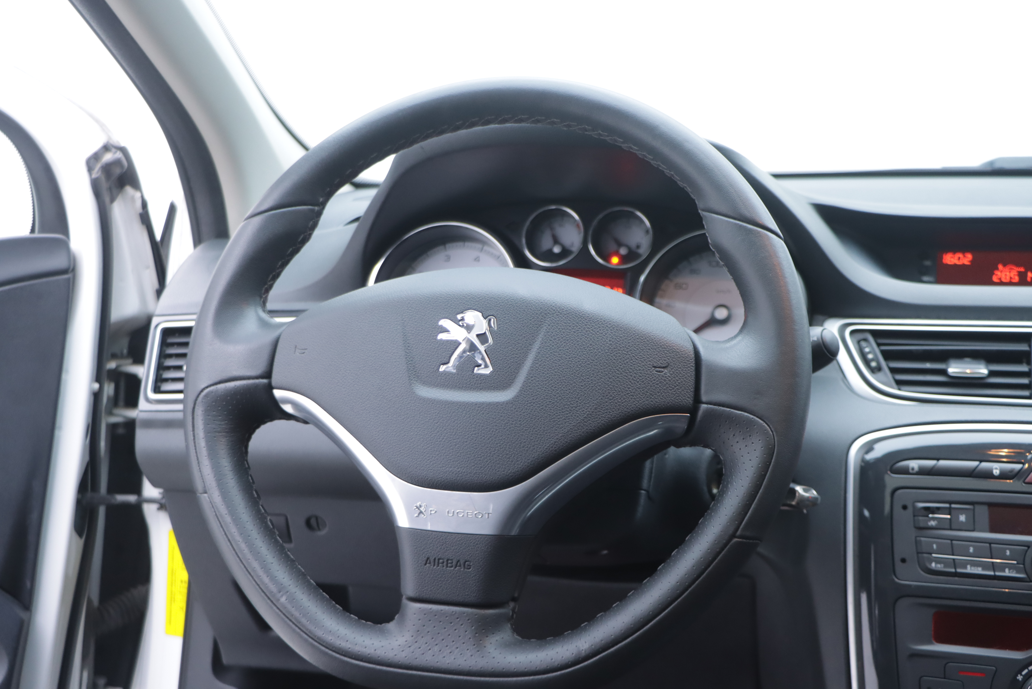 Peugeot 308 2015 car image #20