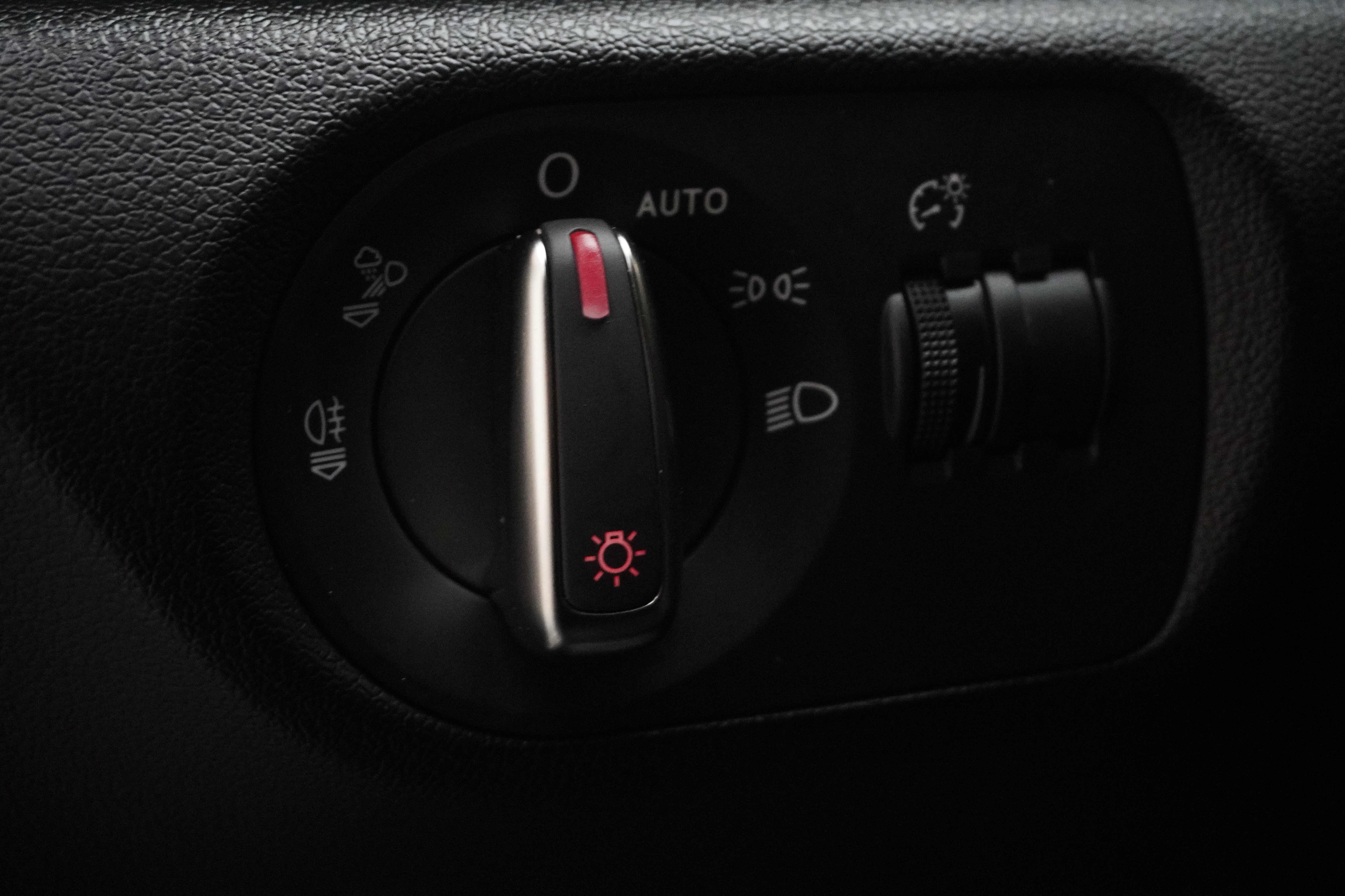 Audi Q3 2018 car image #20