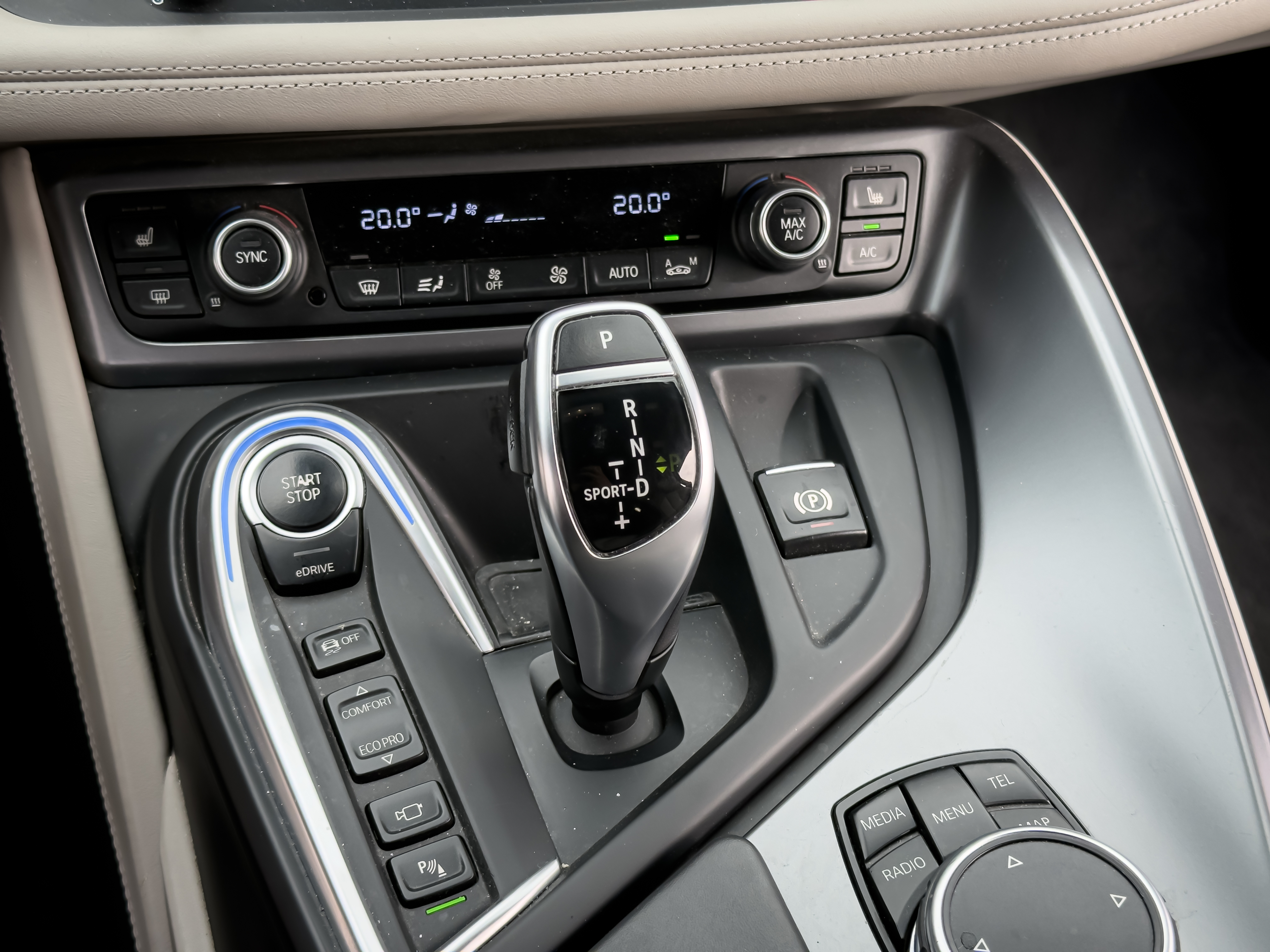 BMW i8 2015 car image #20