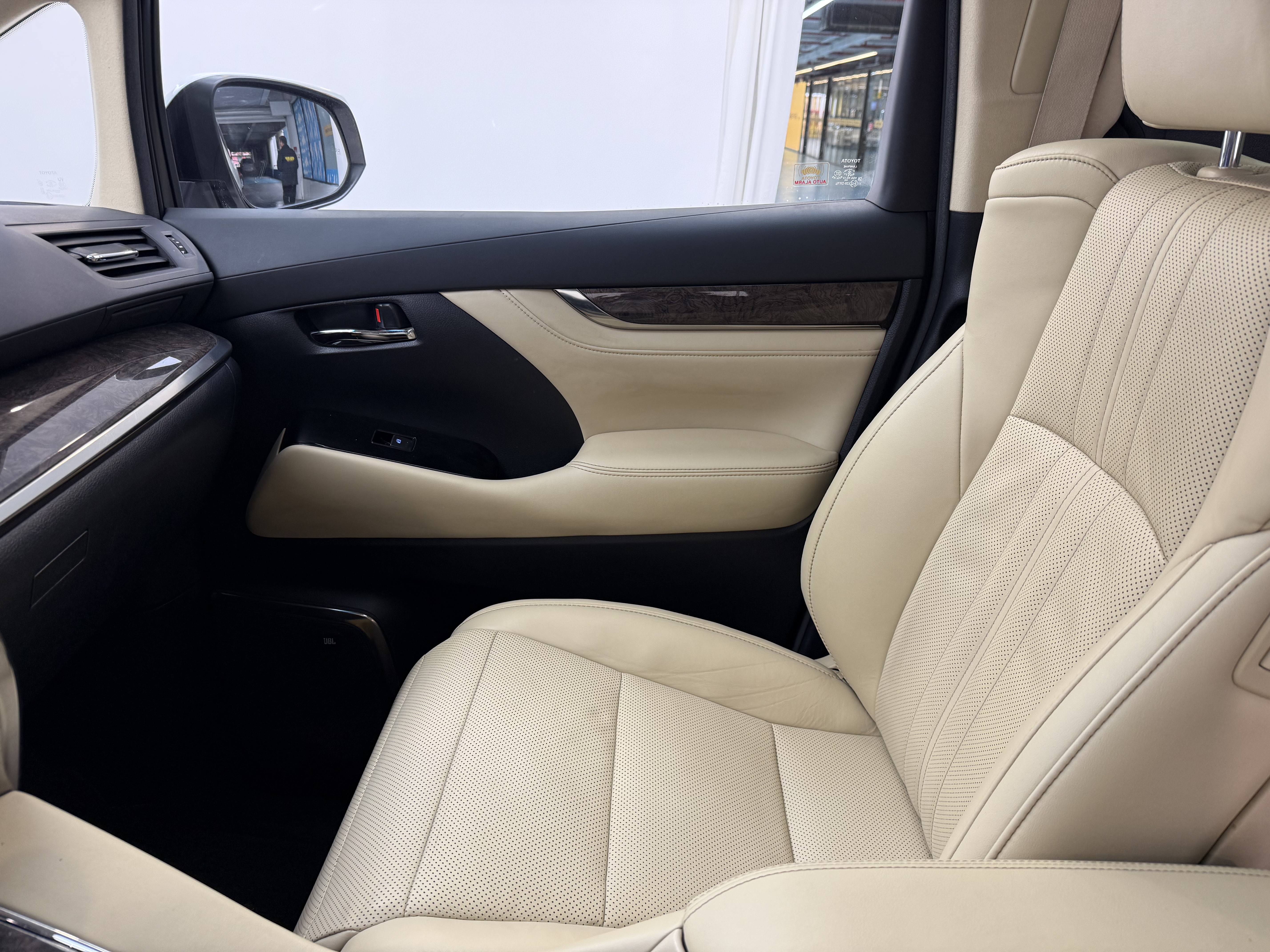 Toyota Alphard 2020 #20 Toyota Alphard 2020 car image #20