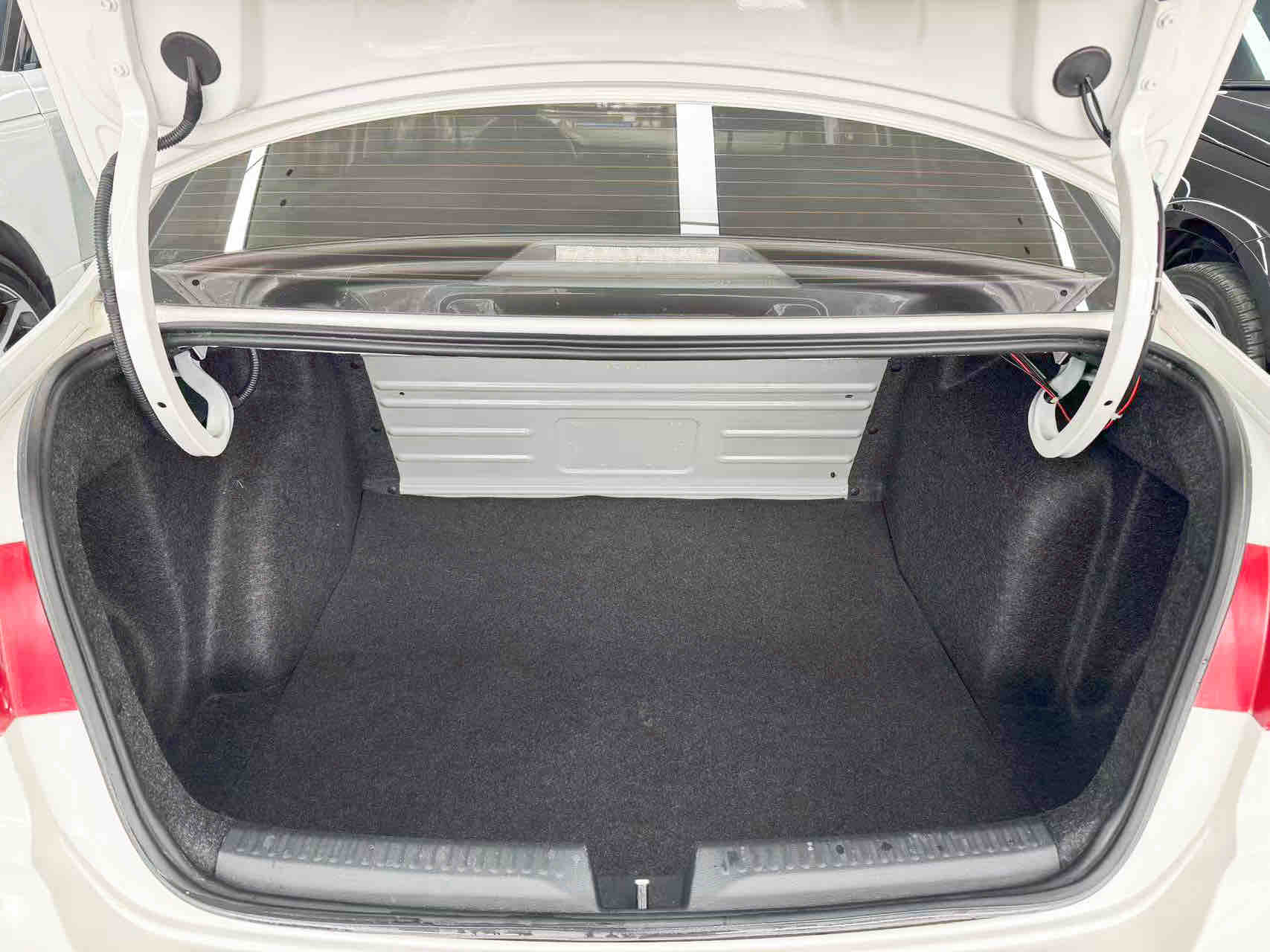 Santana 2019 car image #20