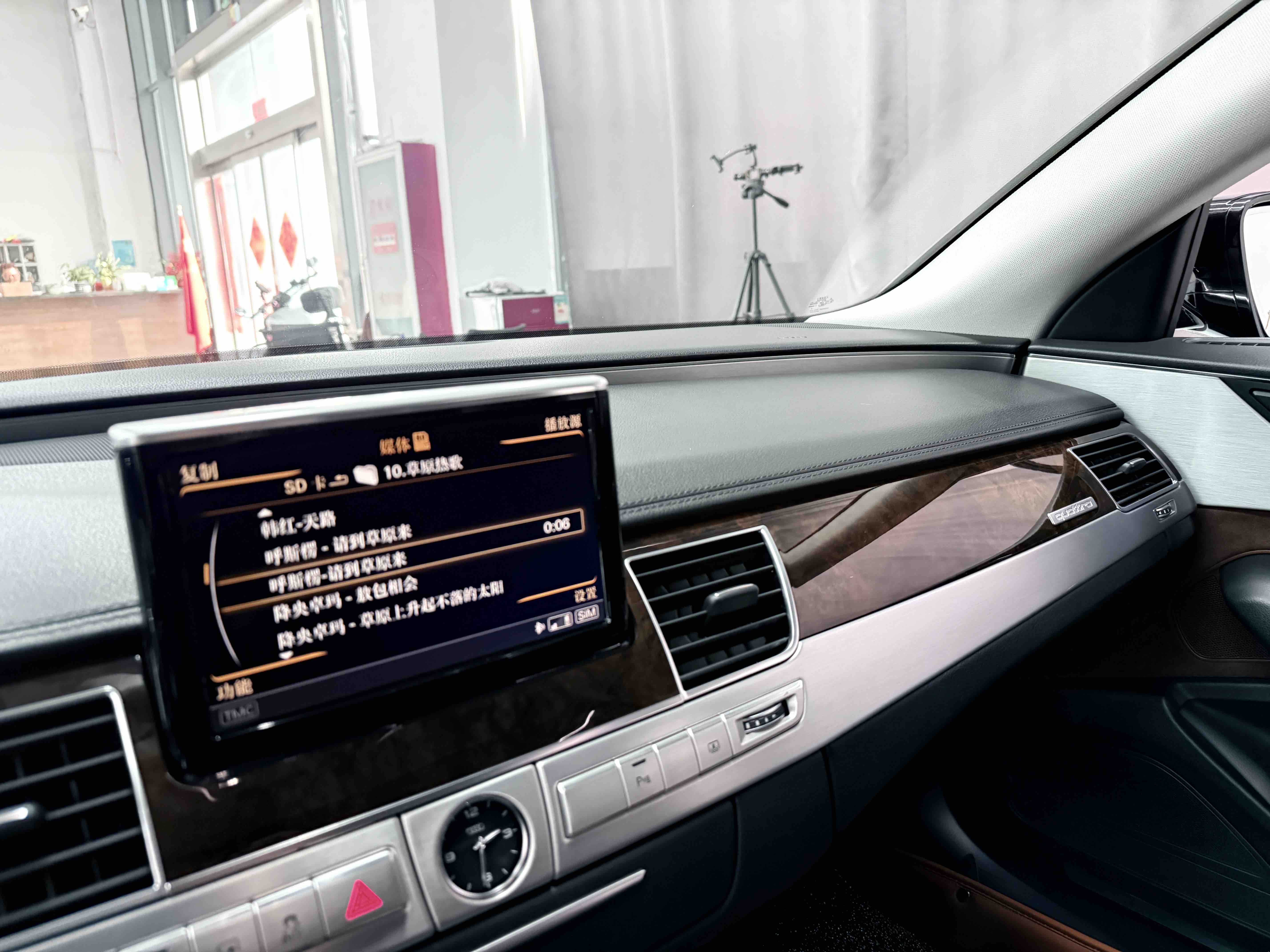 Audi A8 2015 car image #20