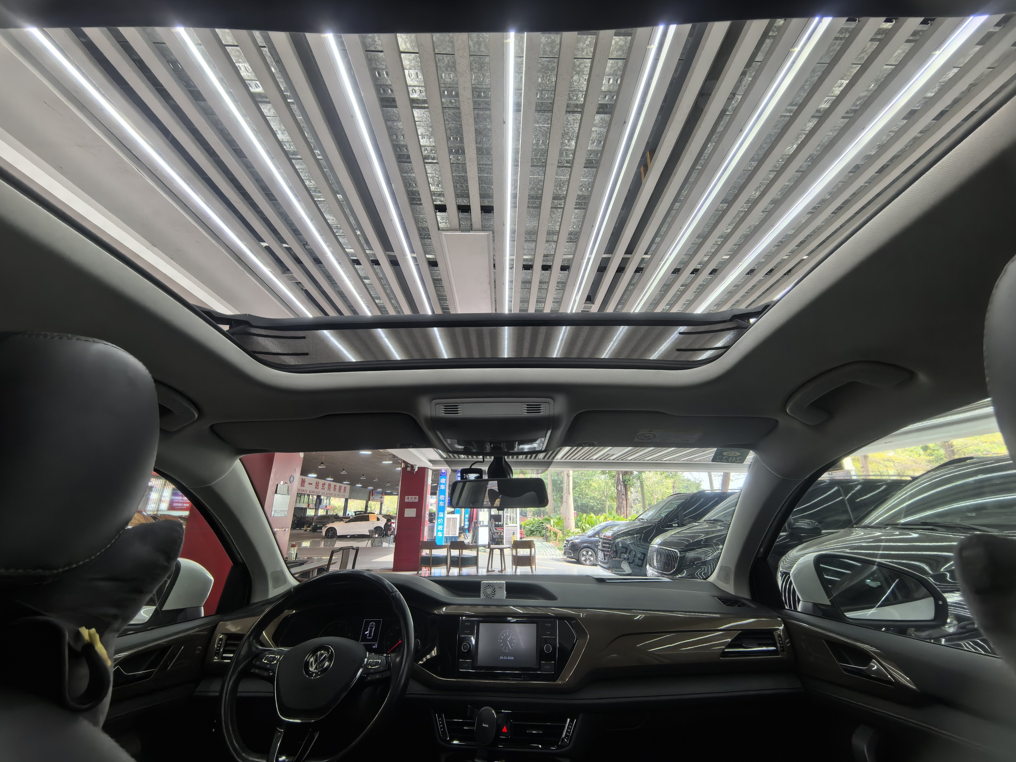 Volkswagen Tharu 2020 car image #20