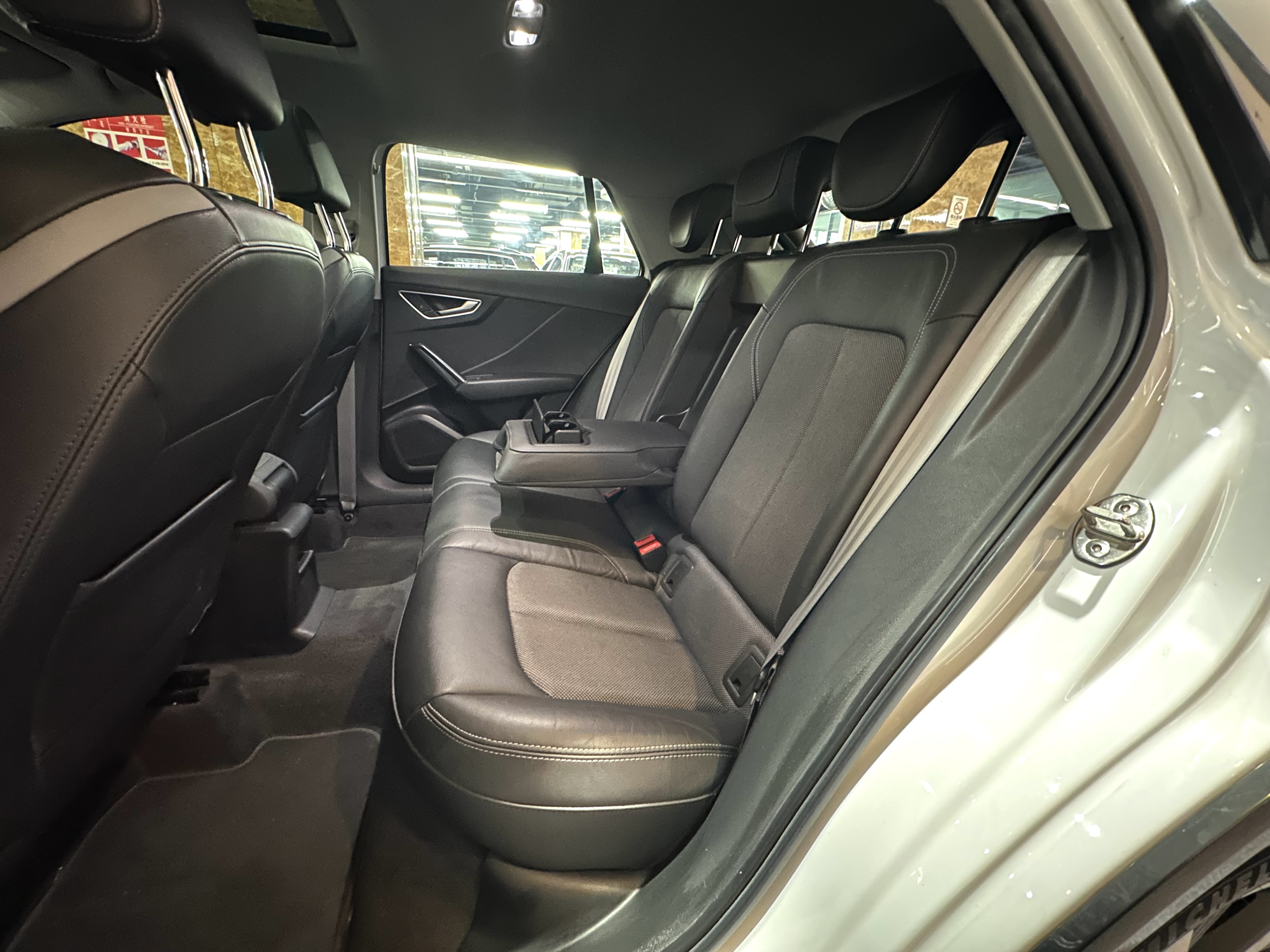 Audi Q2L e-tron 2021 imagen de coche #20