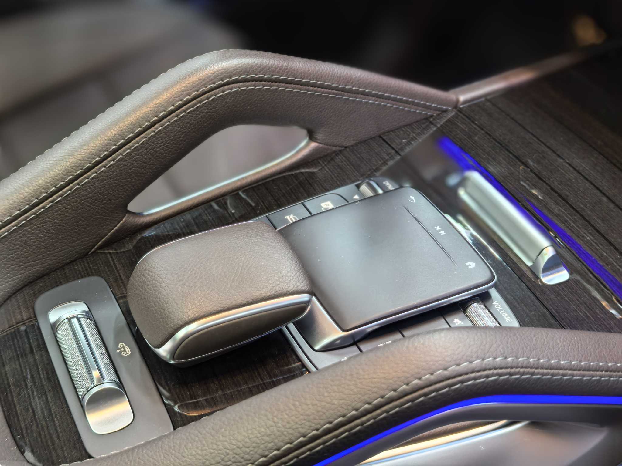 Mercedes-Benz GLE Class 2020 car image #20