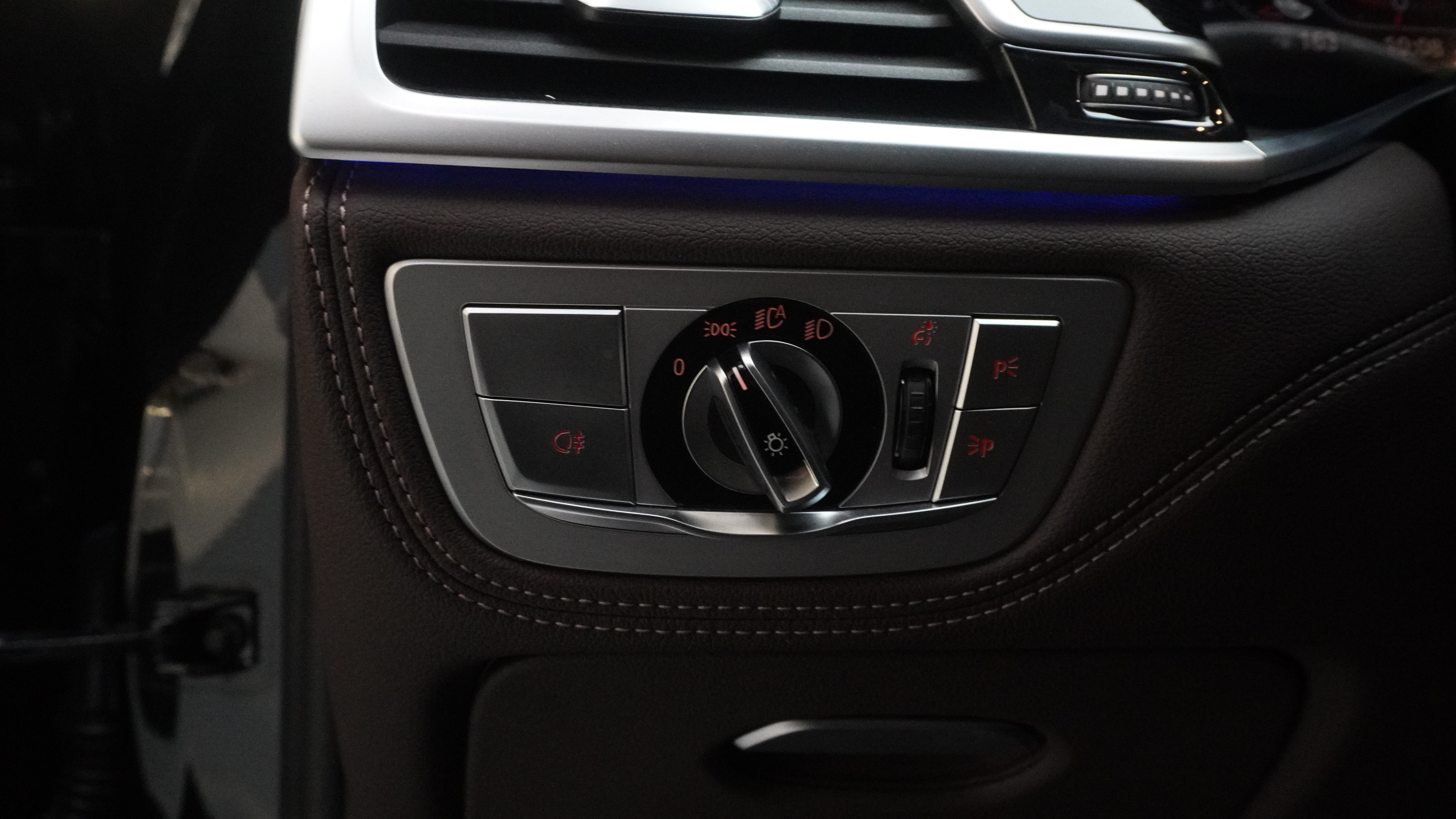 BMW 7 Series 2020 car image #20