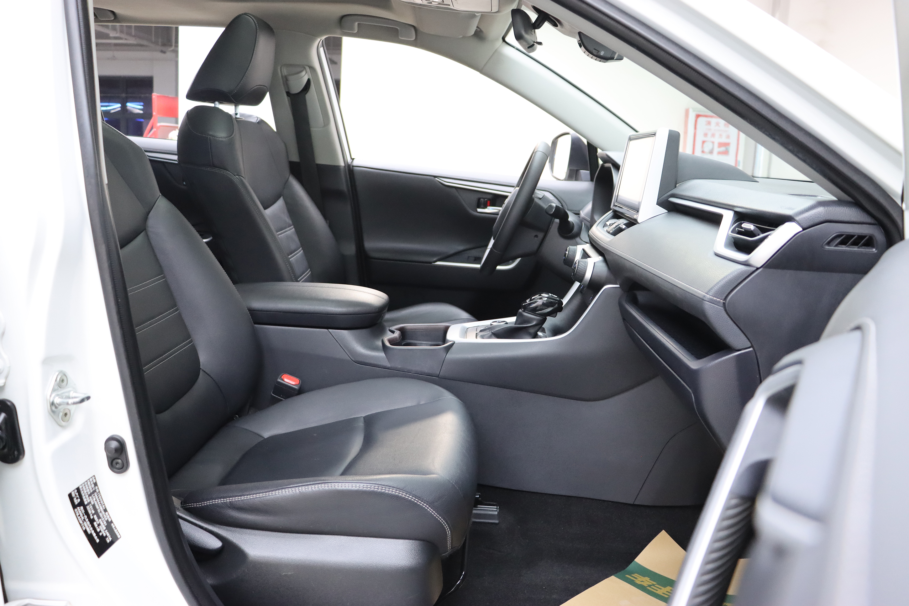 Toyota RAV4 2020 car image #20