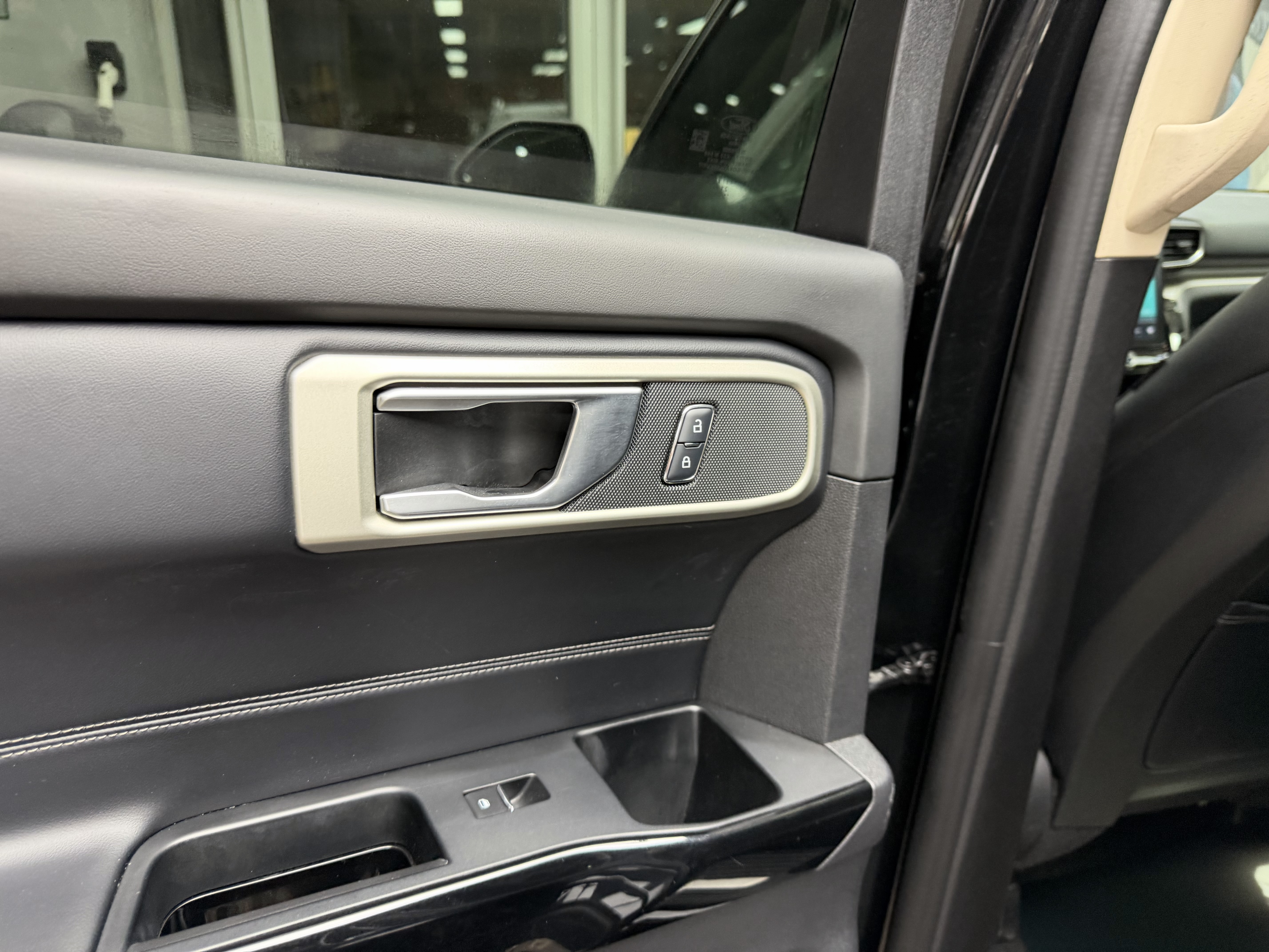 Ford Explorer 2022 car image #20