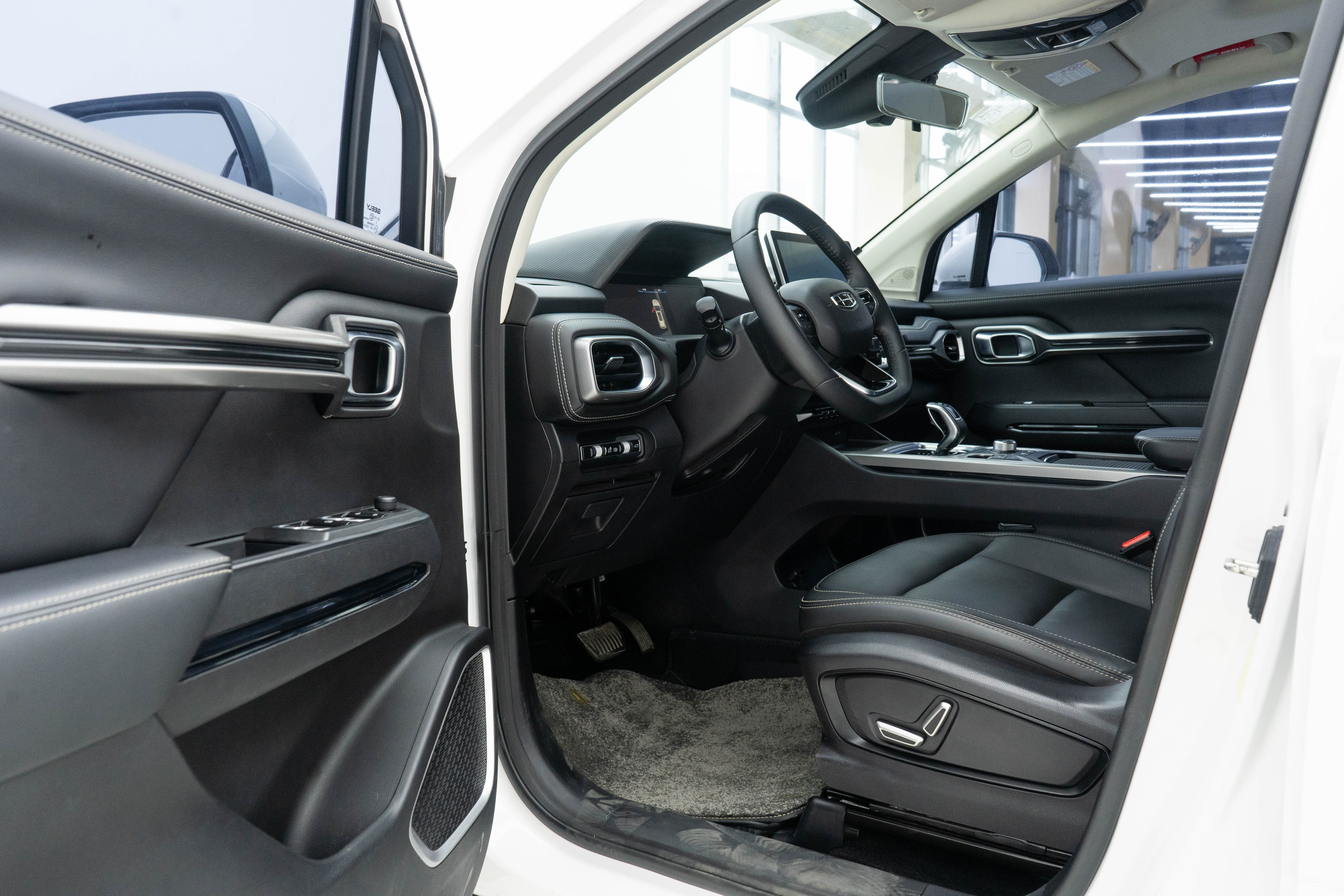 GEELY Okavango 2021 car image #20