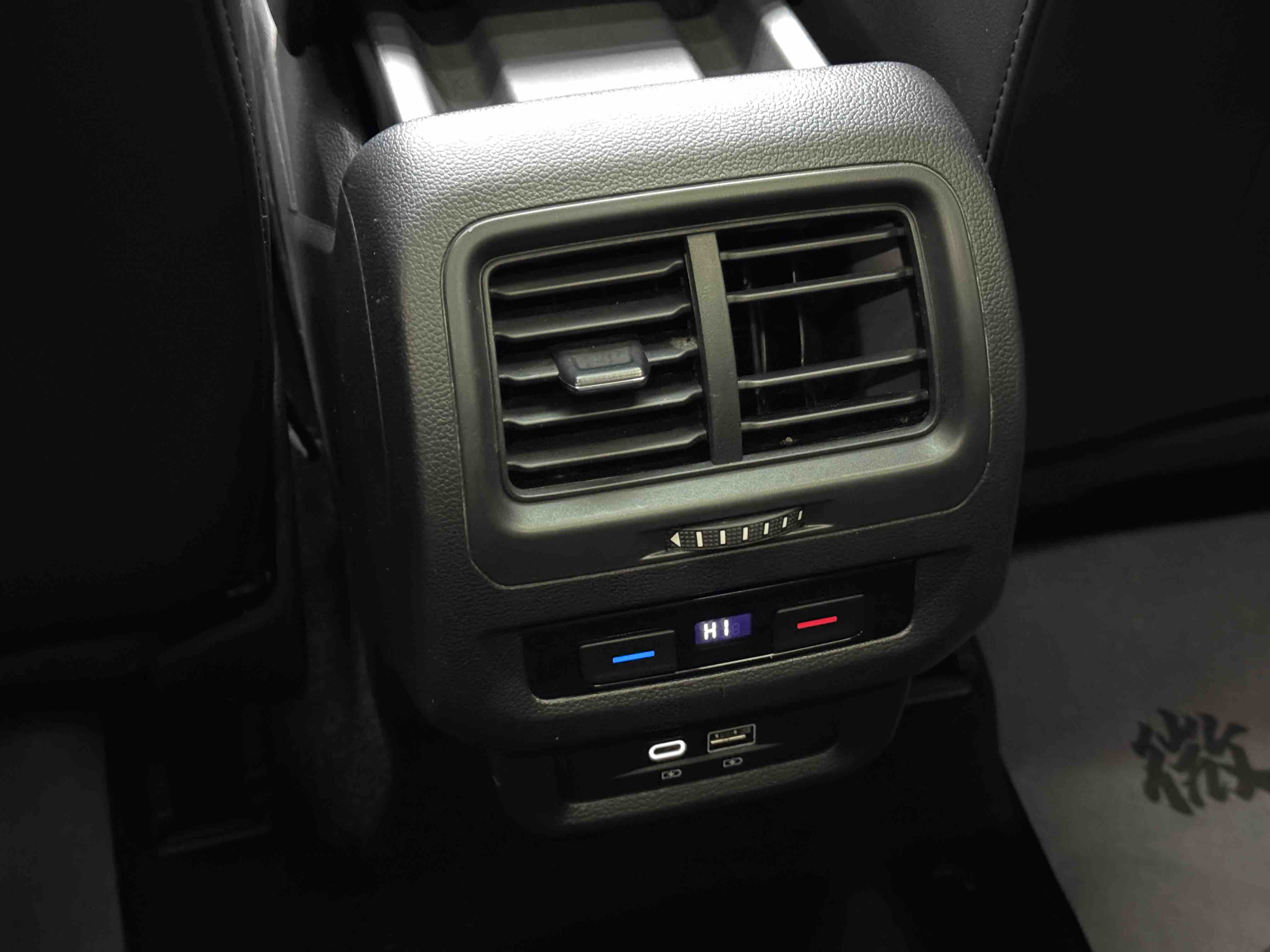 Volkswagen Touran 2021 car image #20