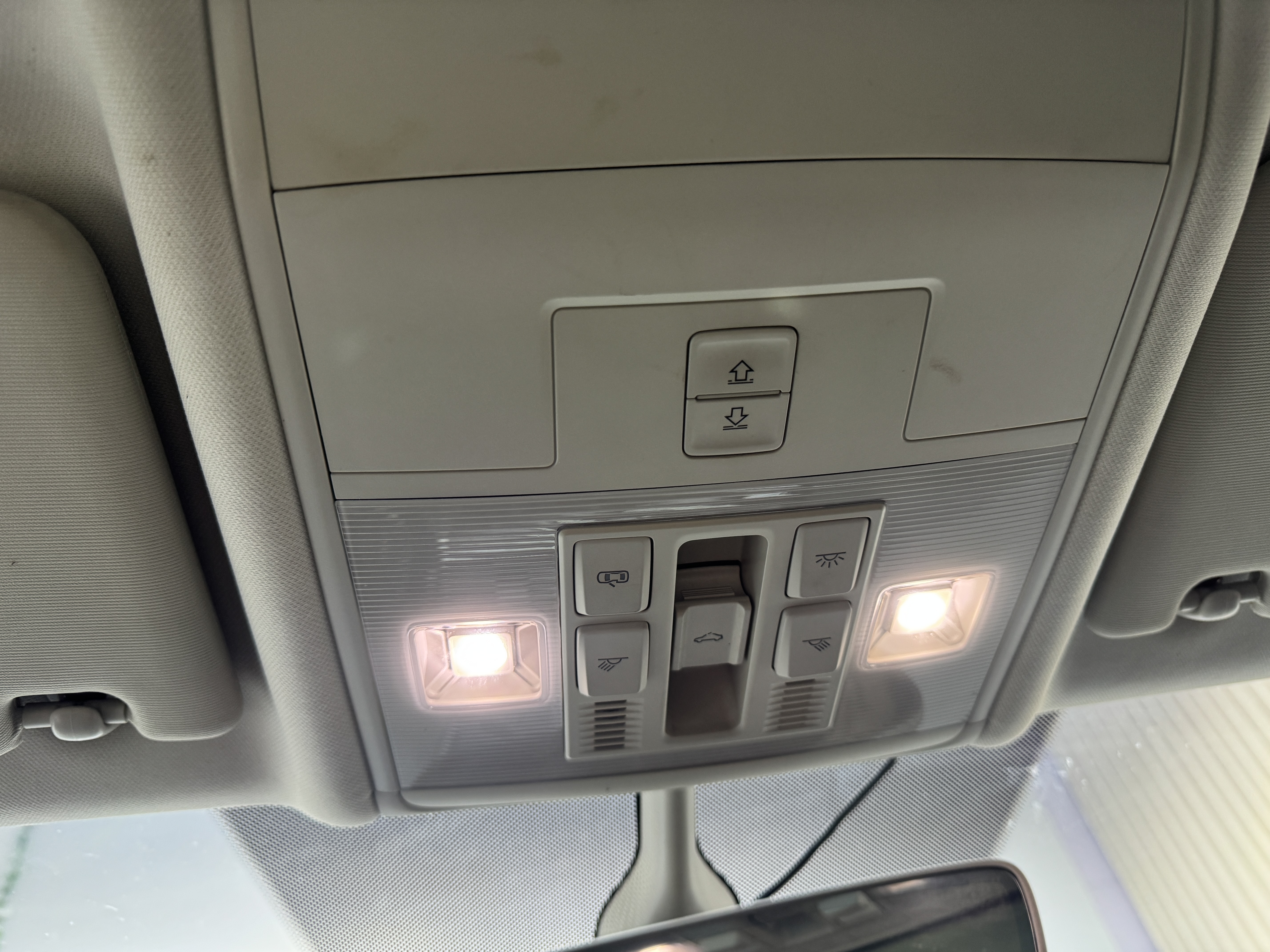 Volkswagen Touran 2021 car image #20