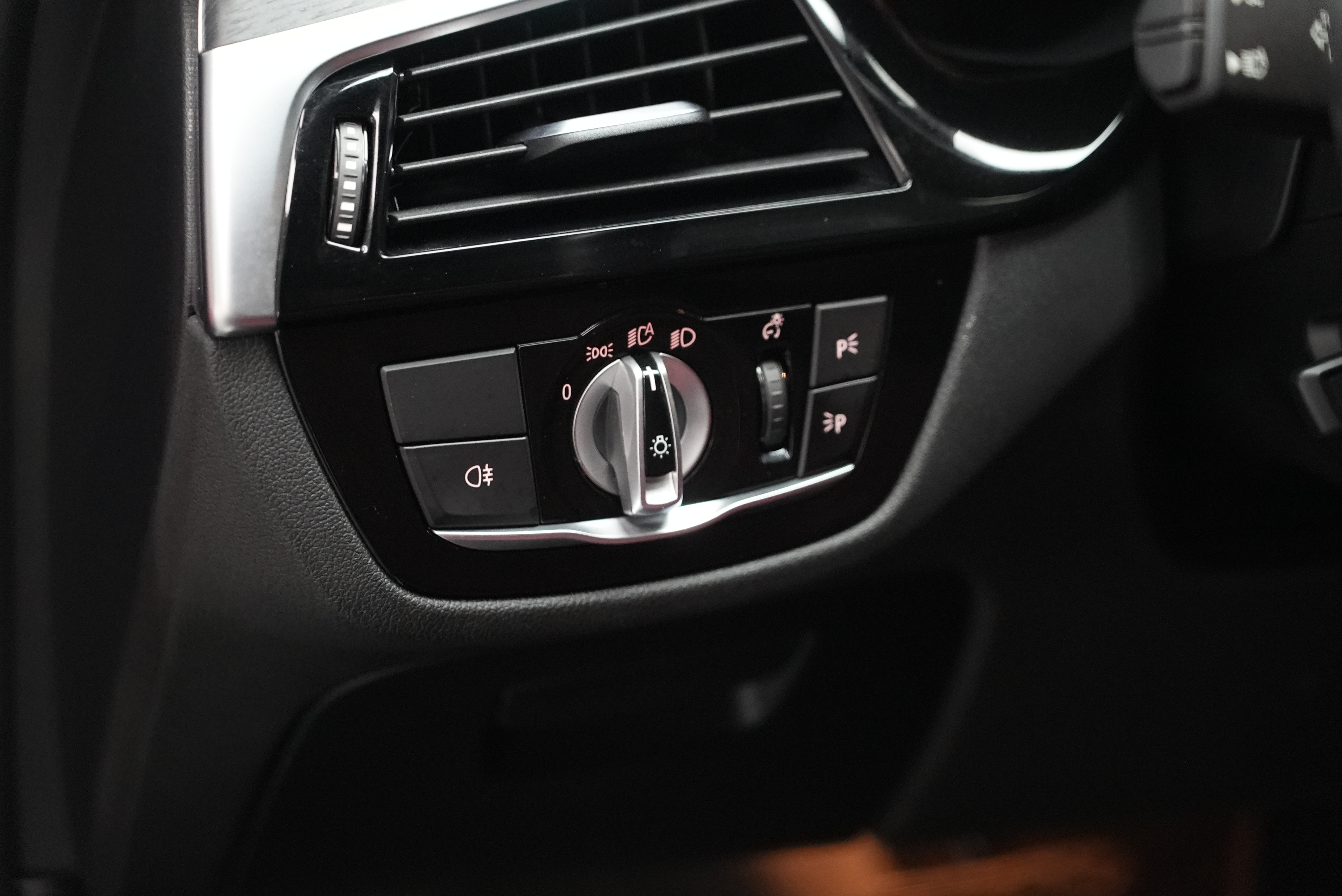 BMW 5 Series New Energy 2020 car image #20