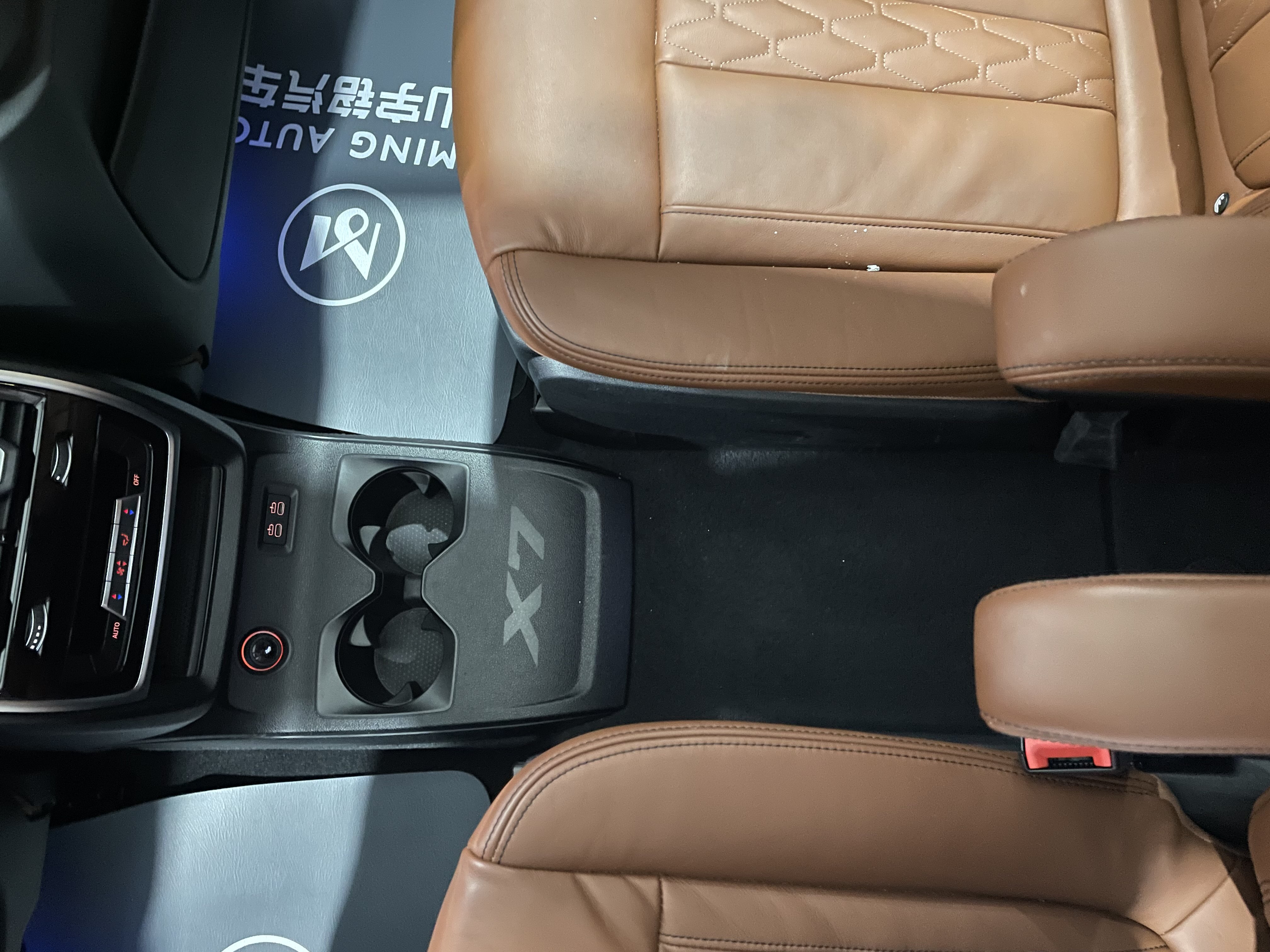 BMW X7 M60i 2021 car image #20