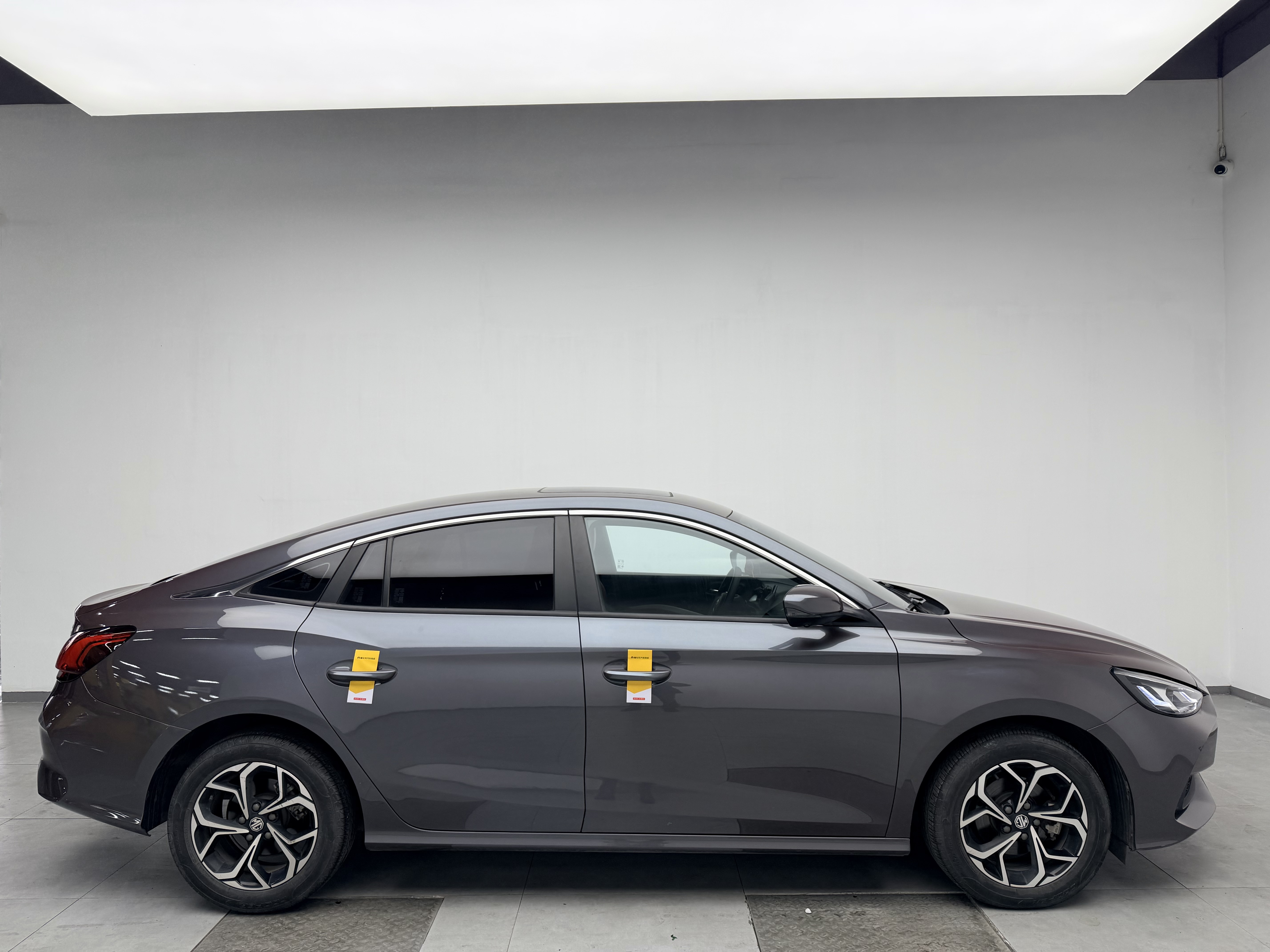 5 2022 immagine di auto #20