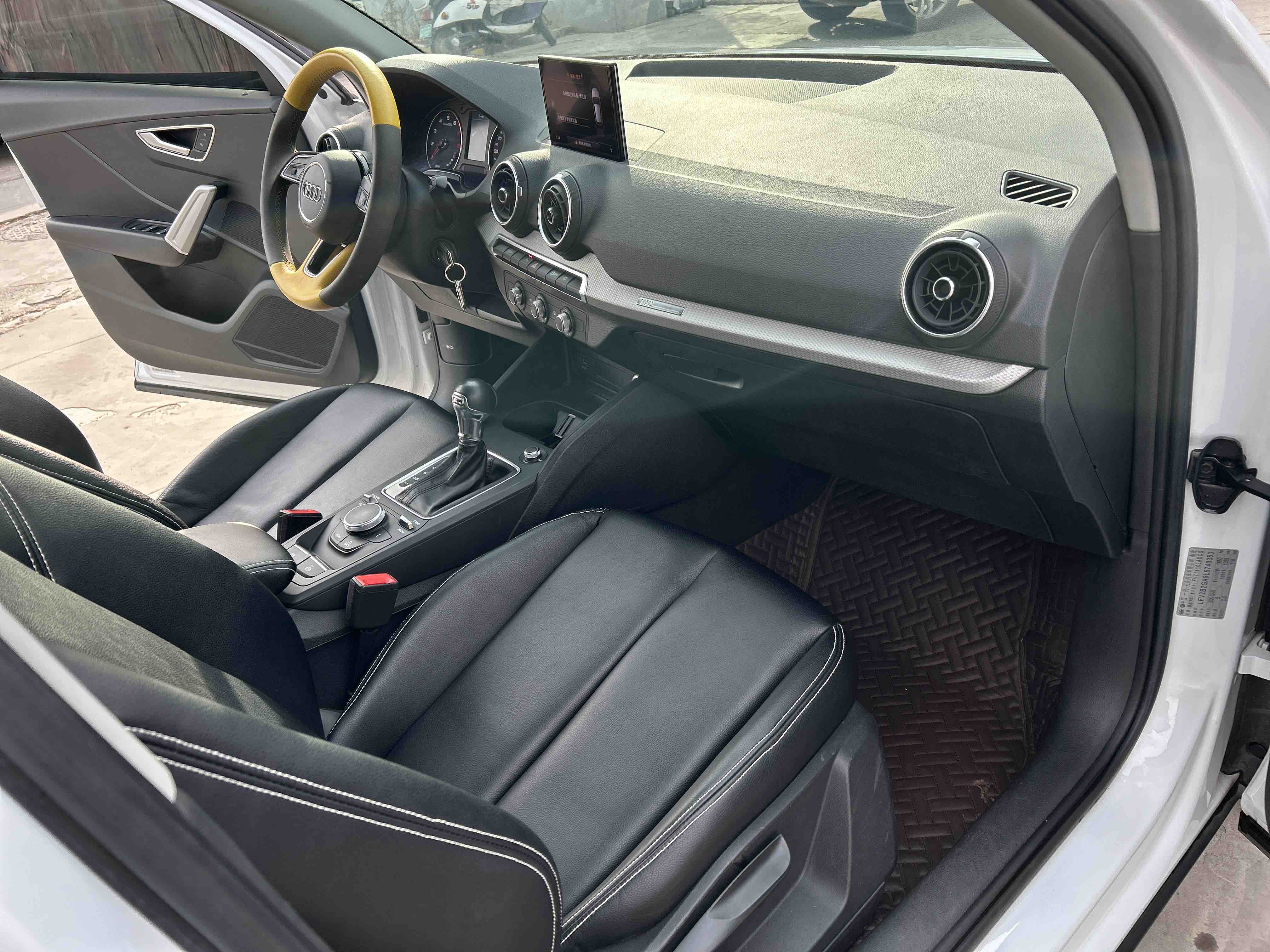 Audi Q2L 2021 car image #20