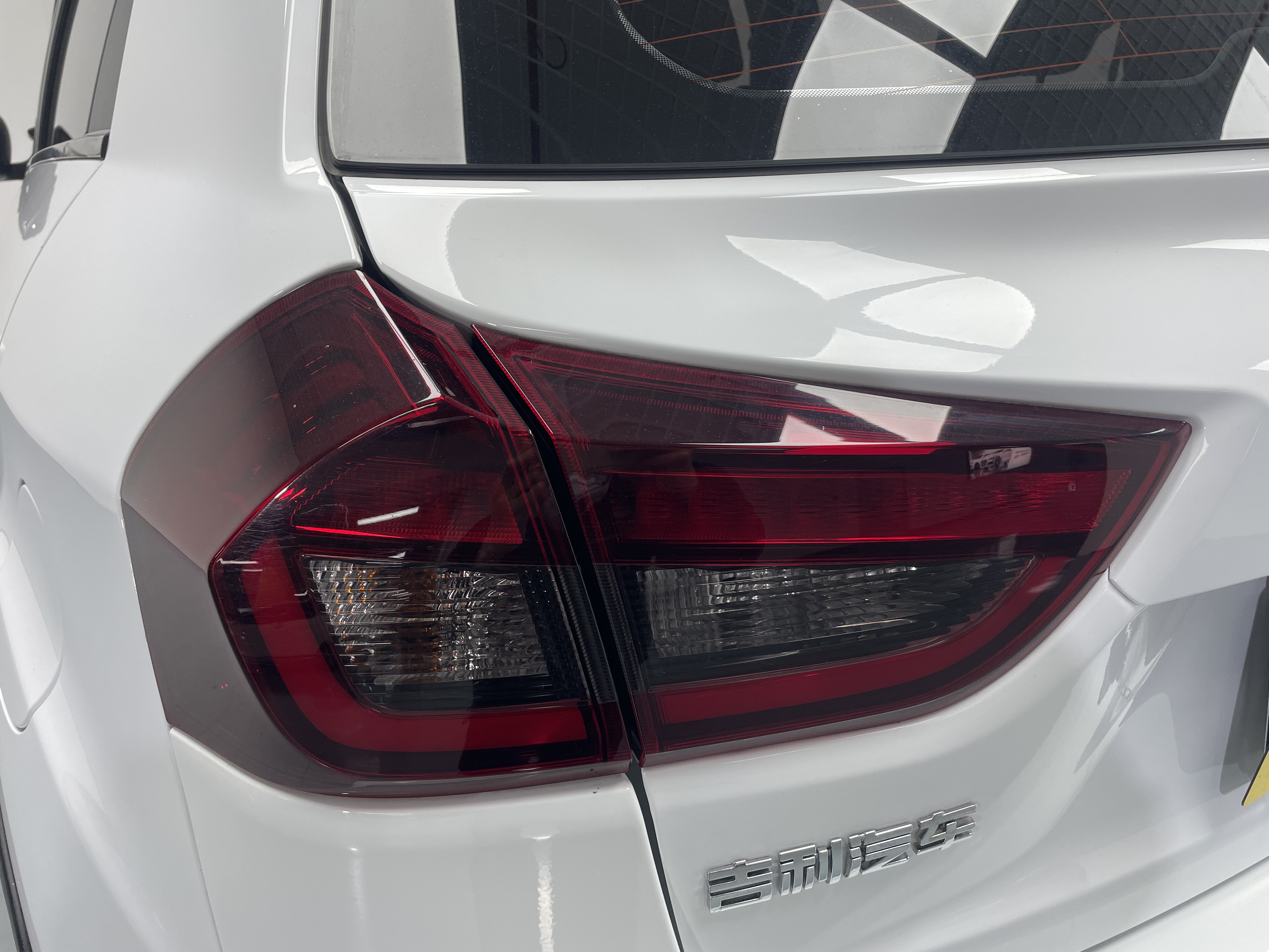 GEELY Vision X3 2022 изображение автомобиля #20