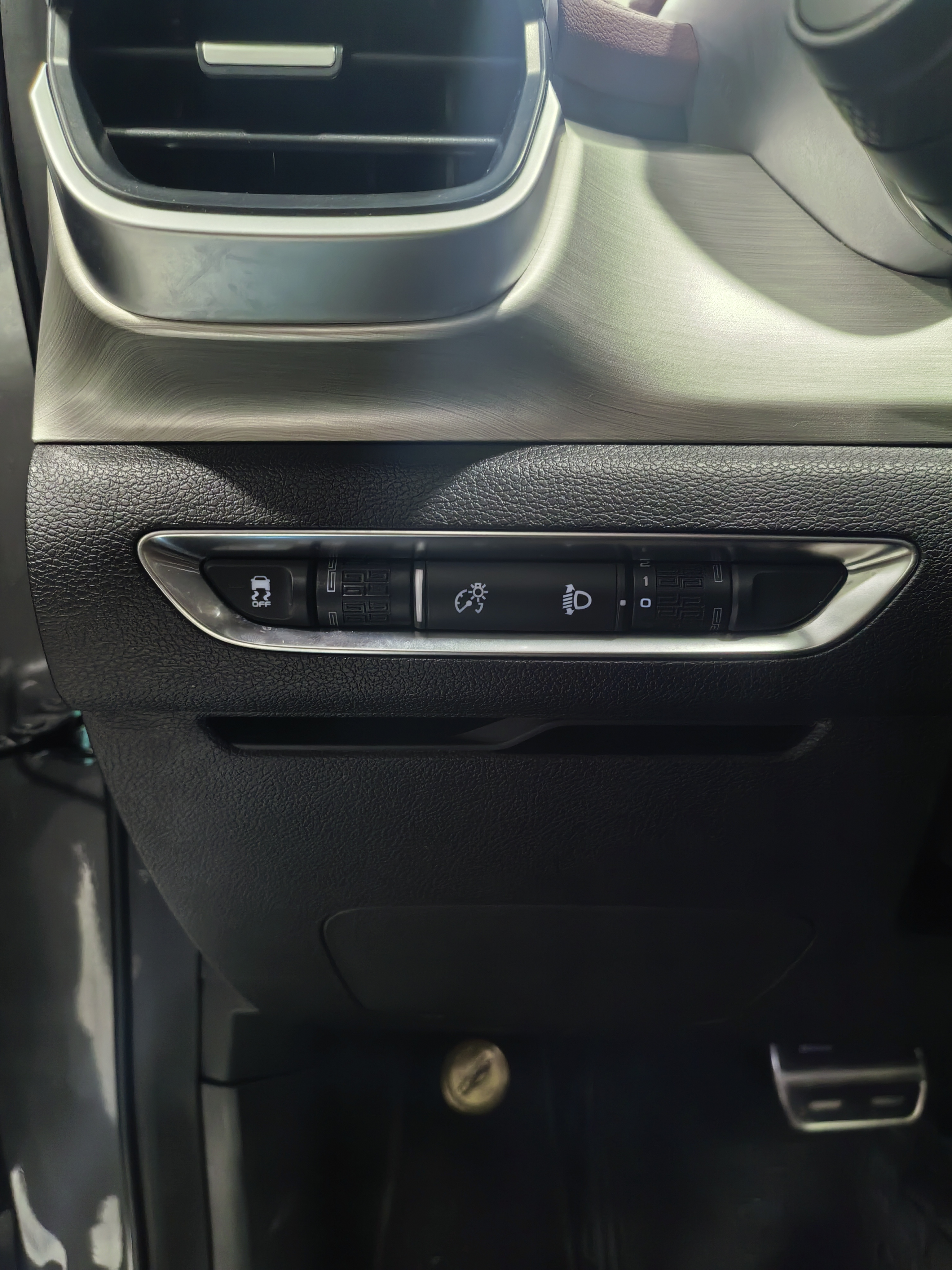 GEELY Coolray 2022 #20 GEELY Coolray 2022 car image #20