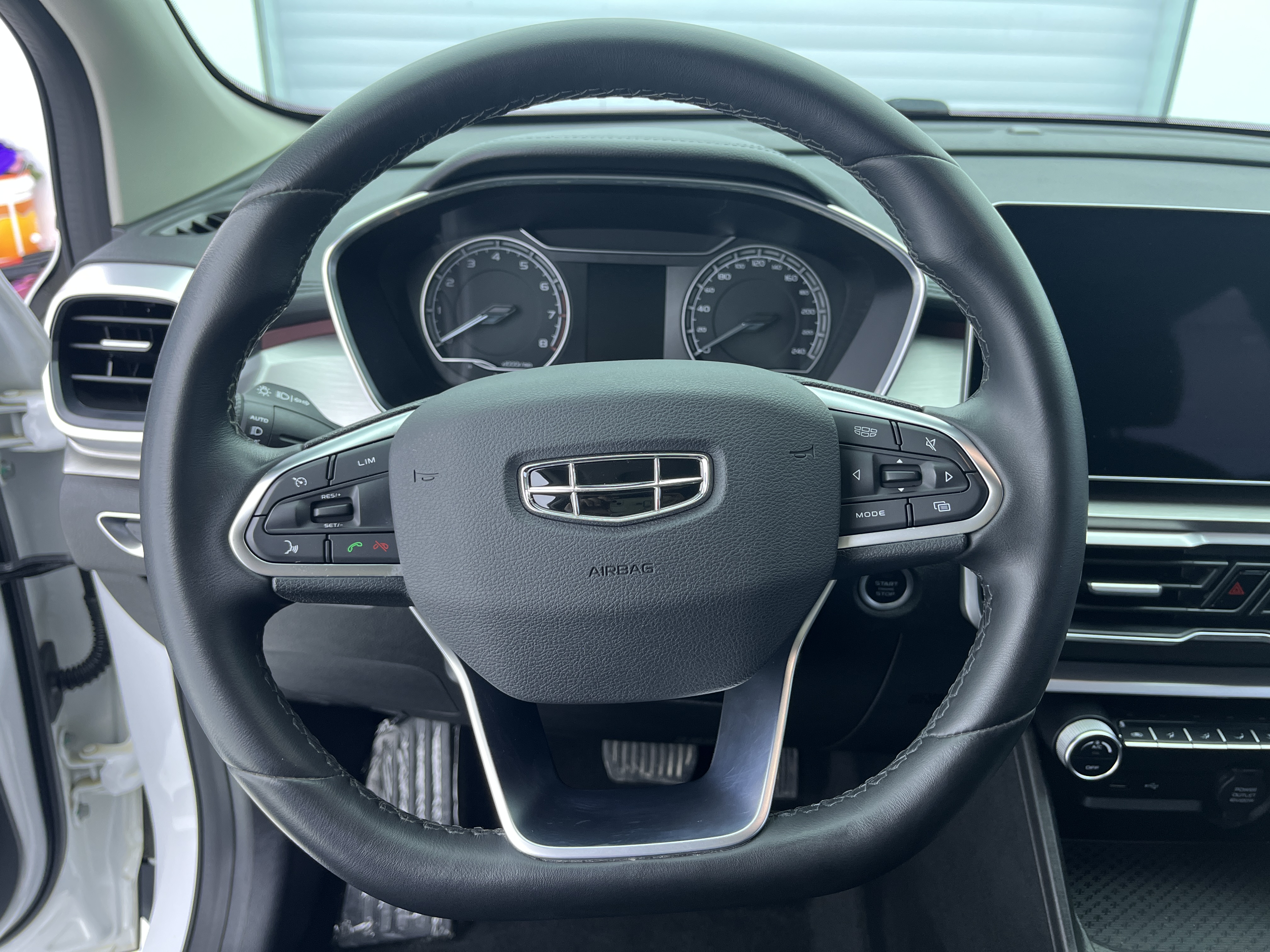 GEELY Coolray 2022 car image #20