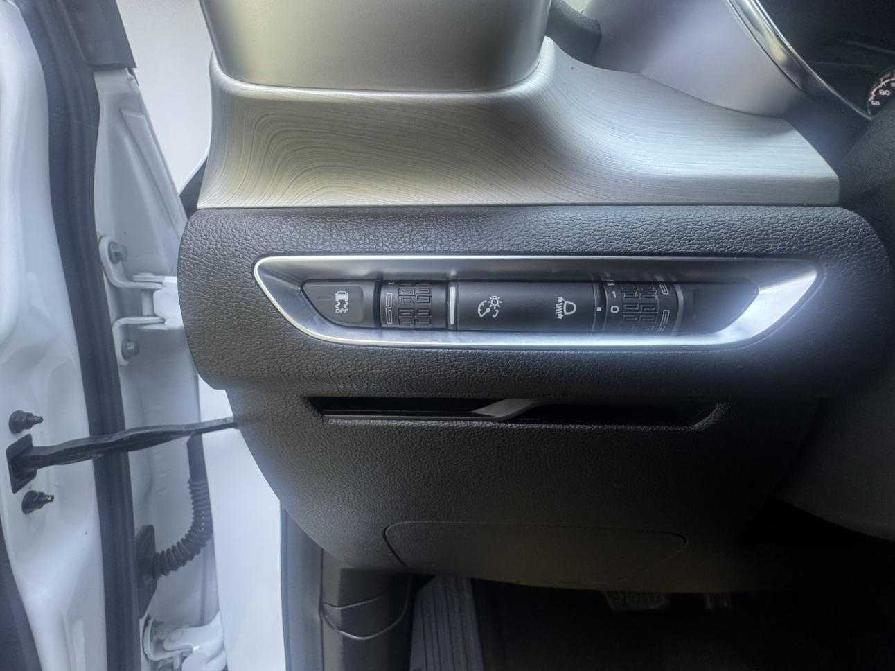 GEELY Coolray 2022 #20 GEELY Coolray 2022 car image #20