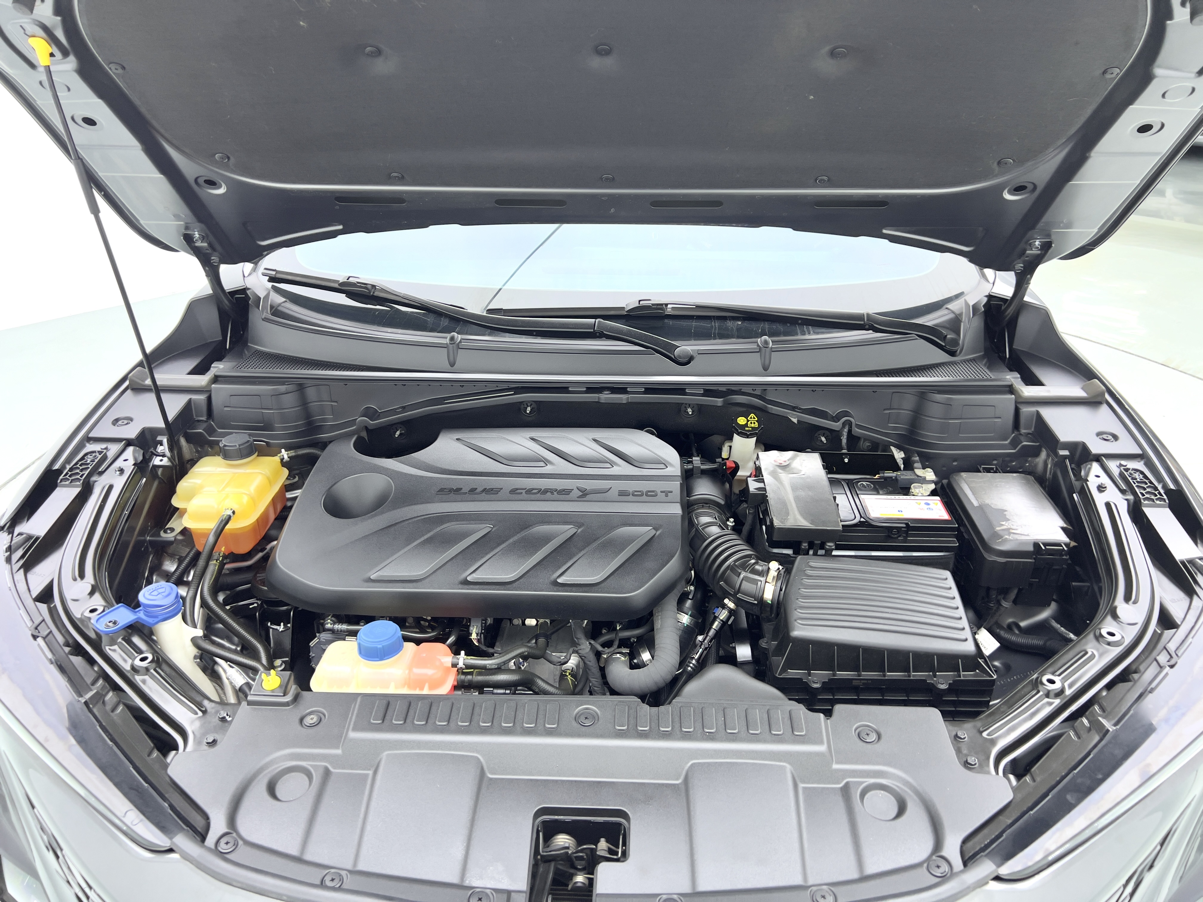 Changan UNI-T 2022 صورة سيارة #20