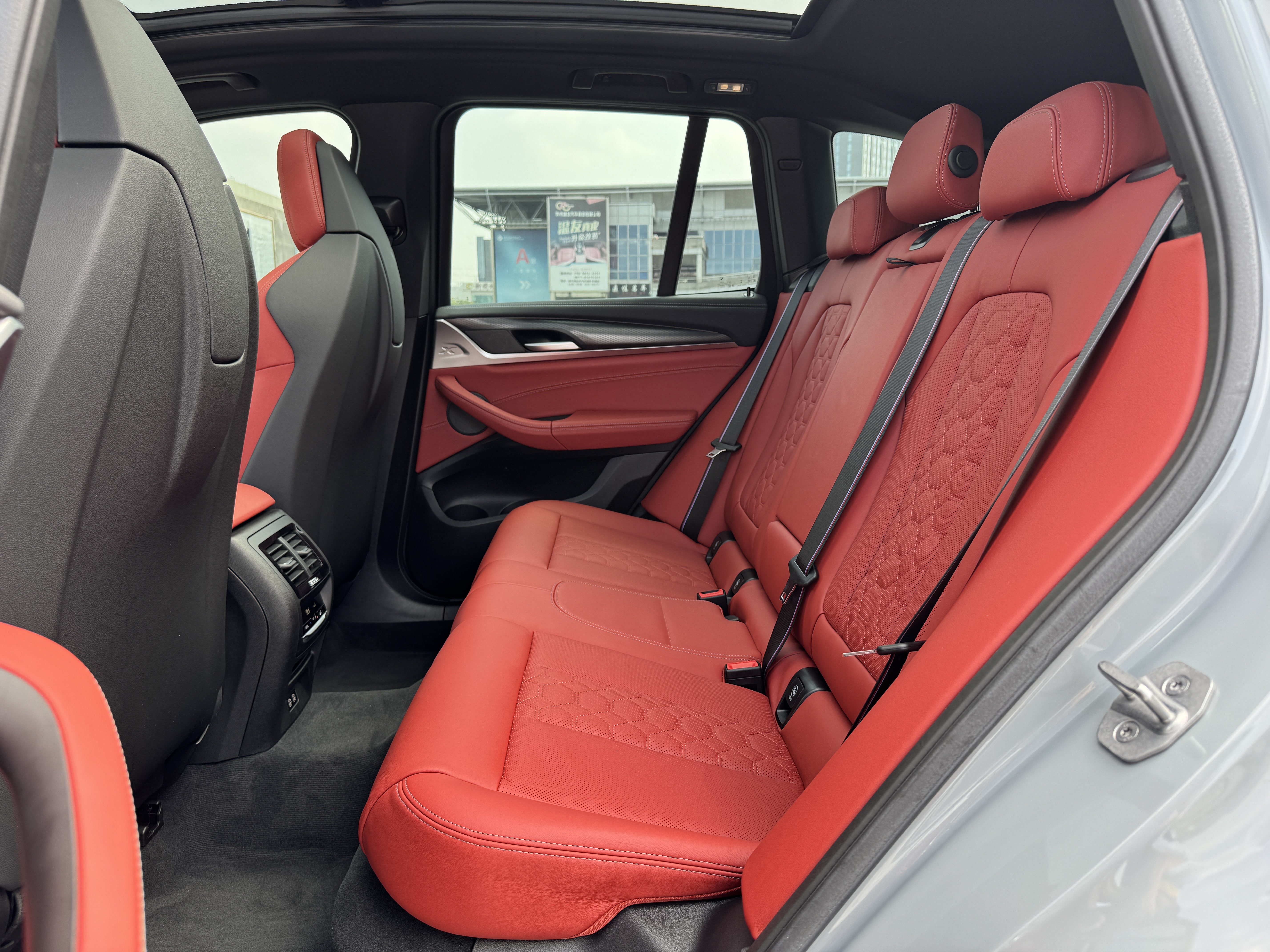 BMW X3 M 2024 #20 BMW X3 M 2024 صورة سيارة #20