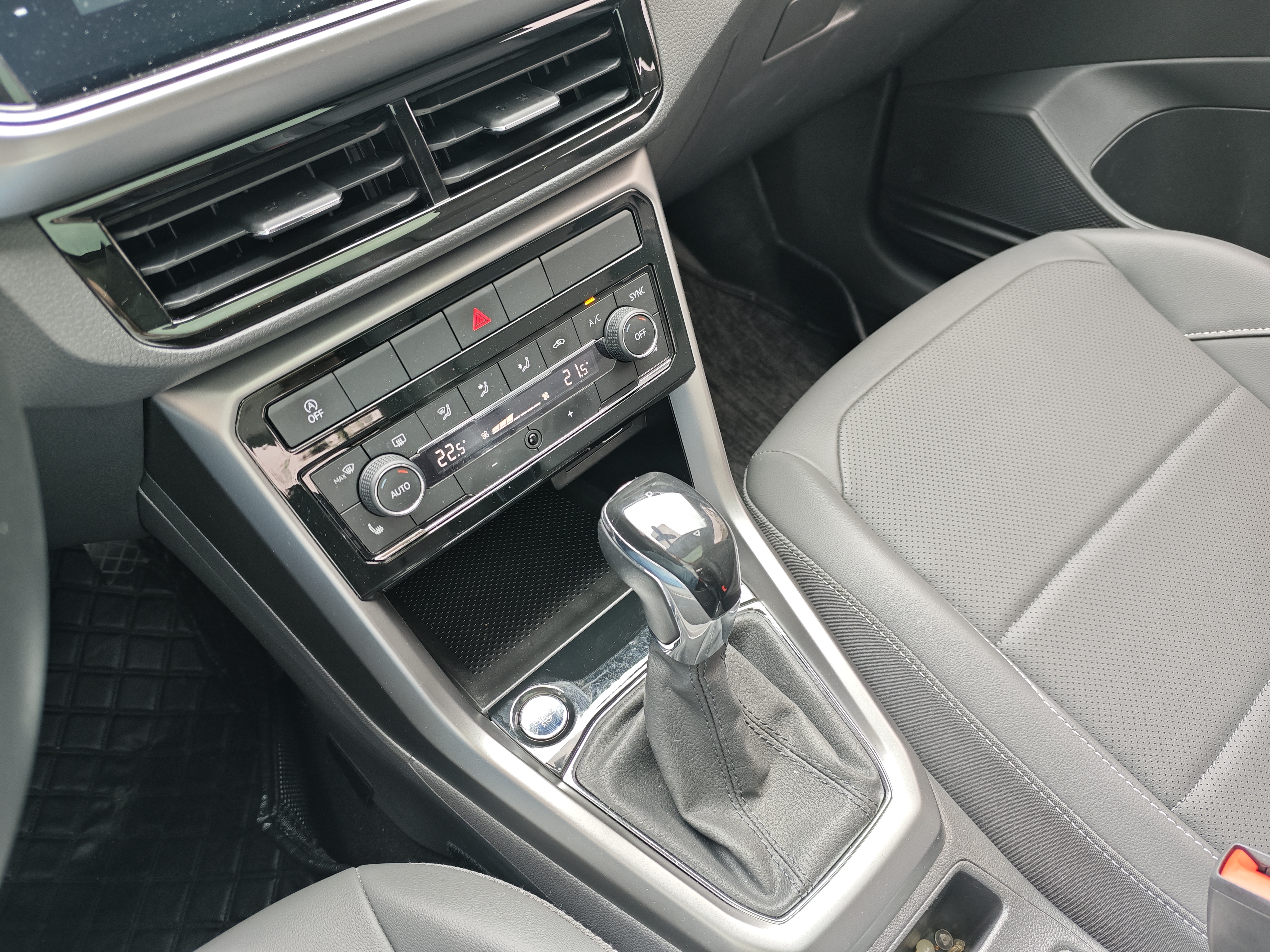 Volkswagen T-Cross 2023 #20 Volkswagen T-Cross 2023 car image #20