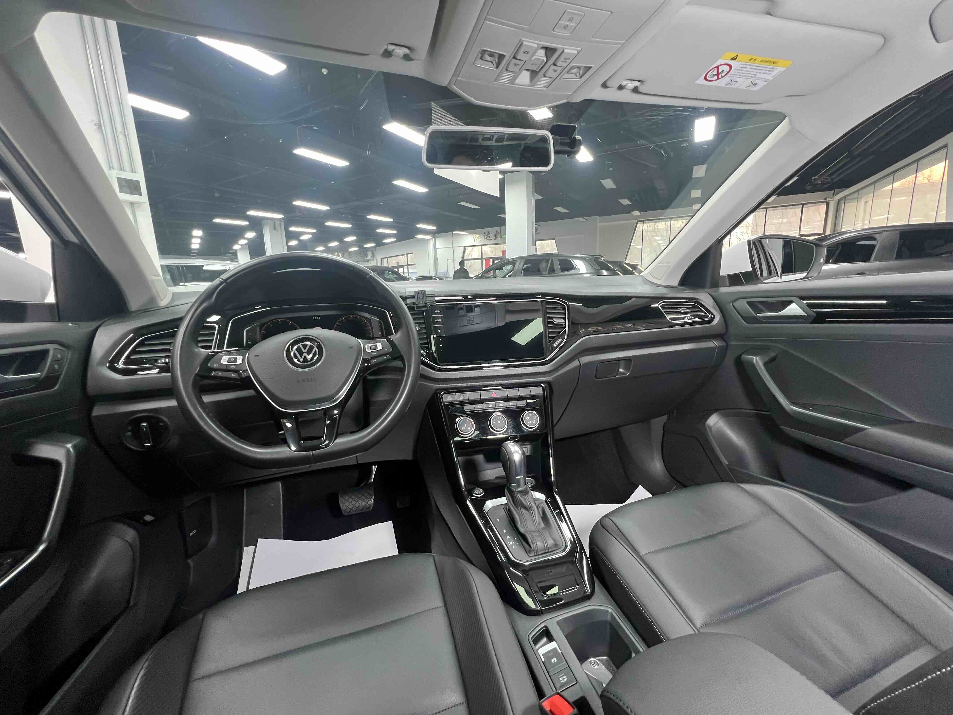 Volkswagen T-Roc 2021 car image #20