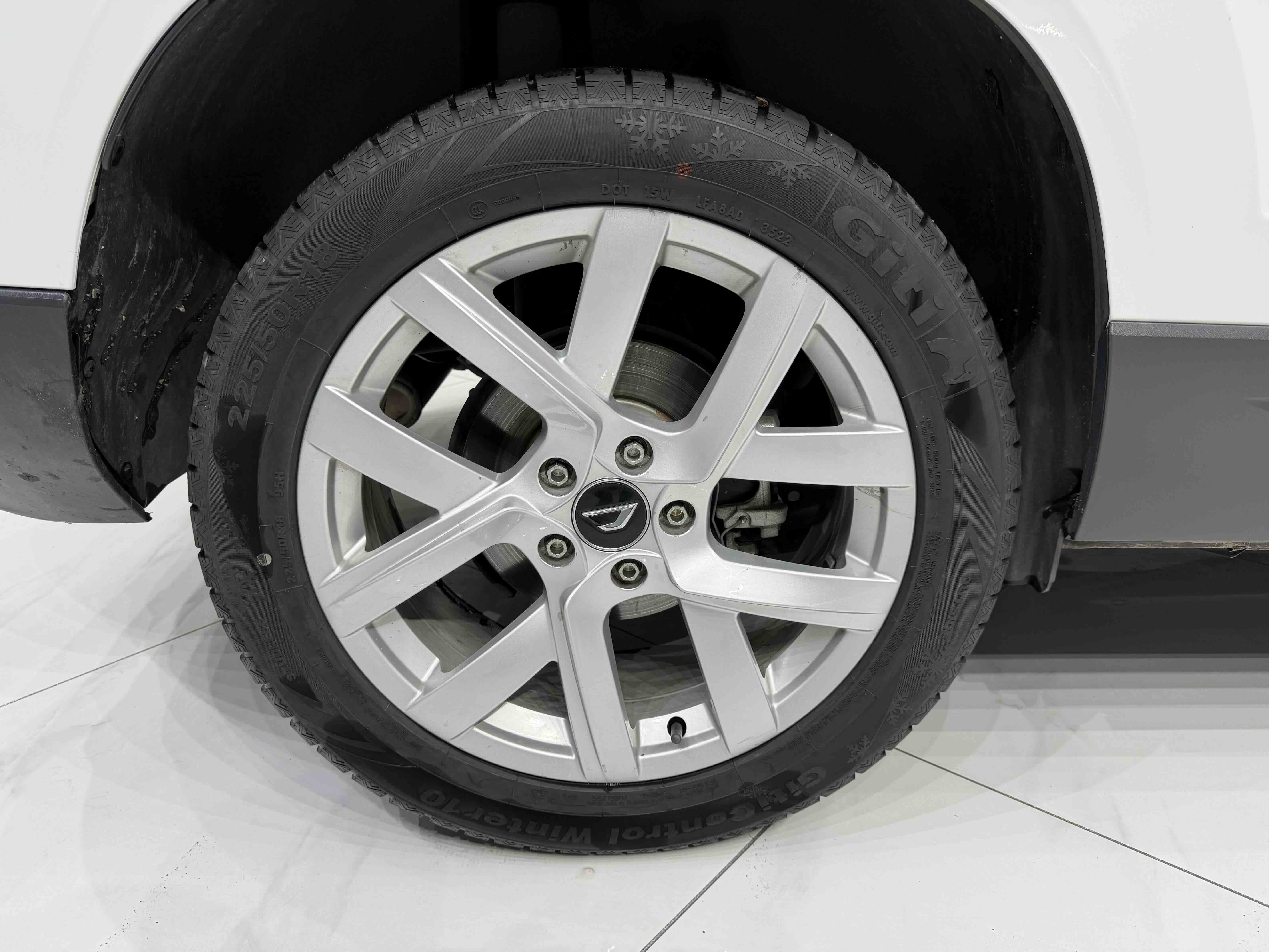VS5 2022 car image #20