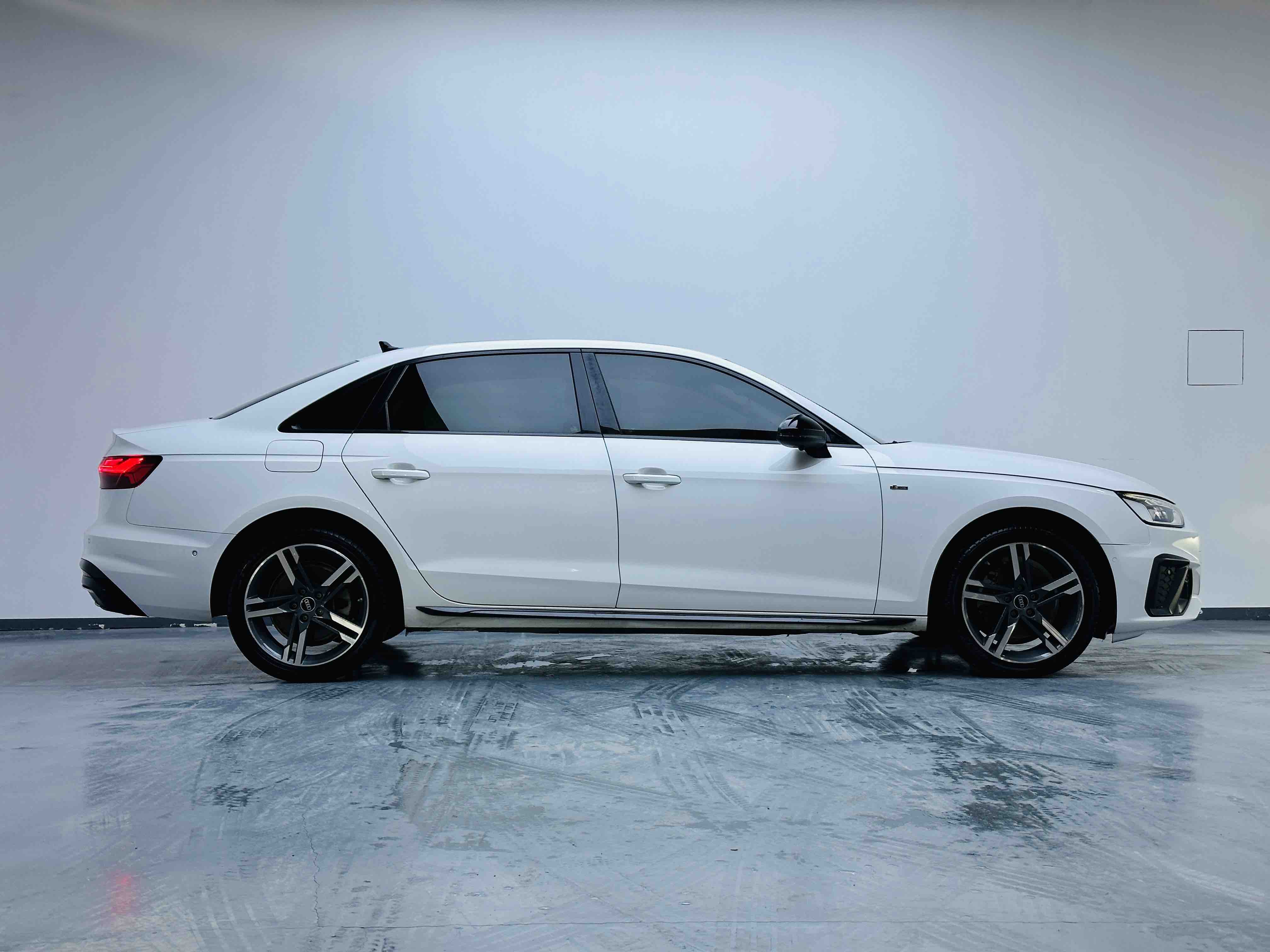 Audi A4L 2022 immagine di auto #20