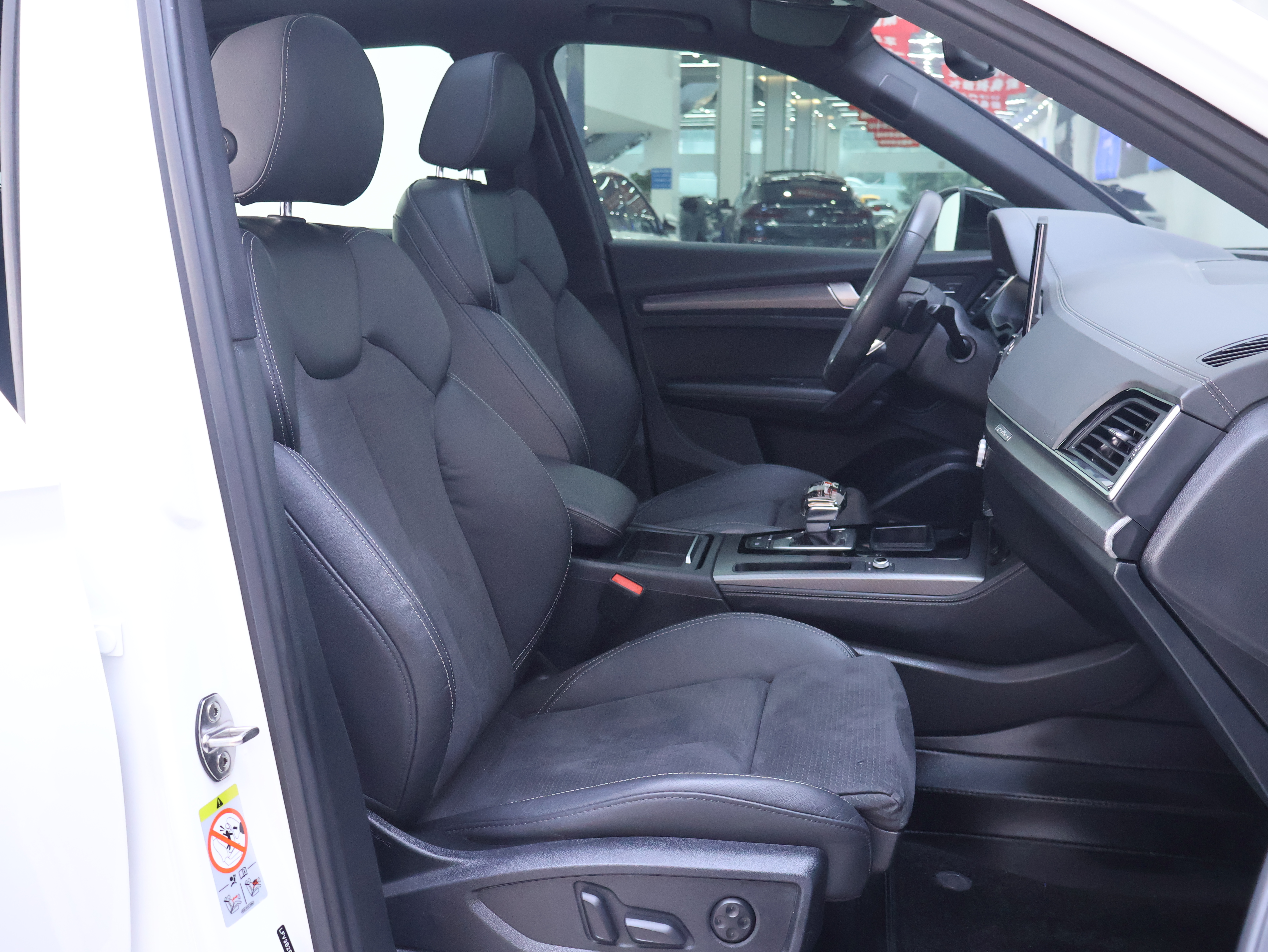 Audi Q5L Sportback 2023 immagine di auto #20