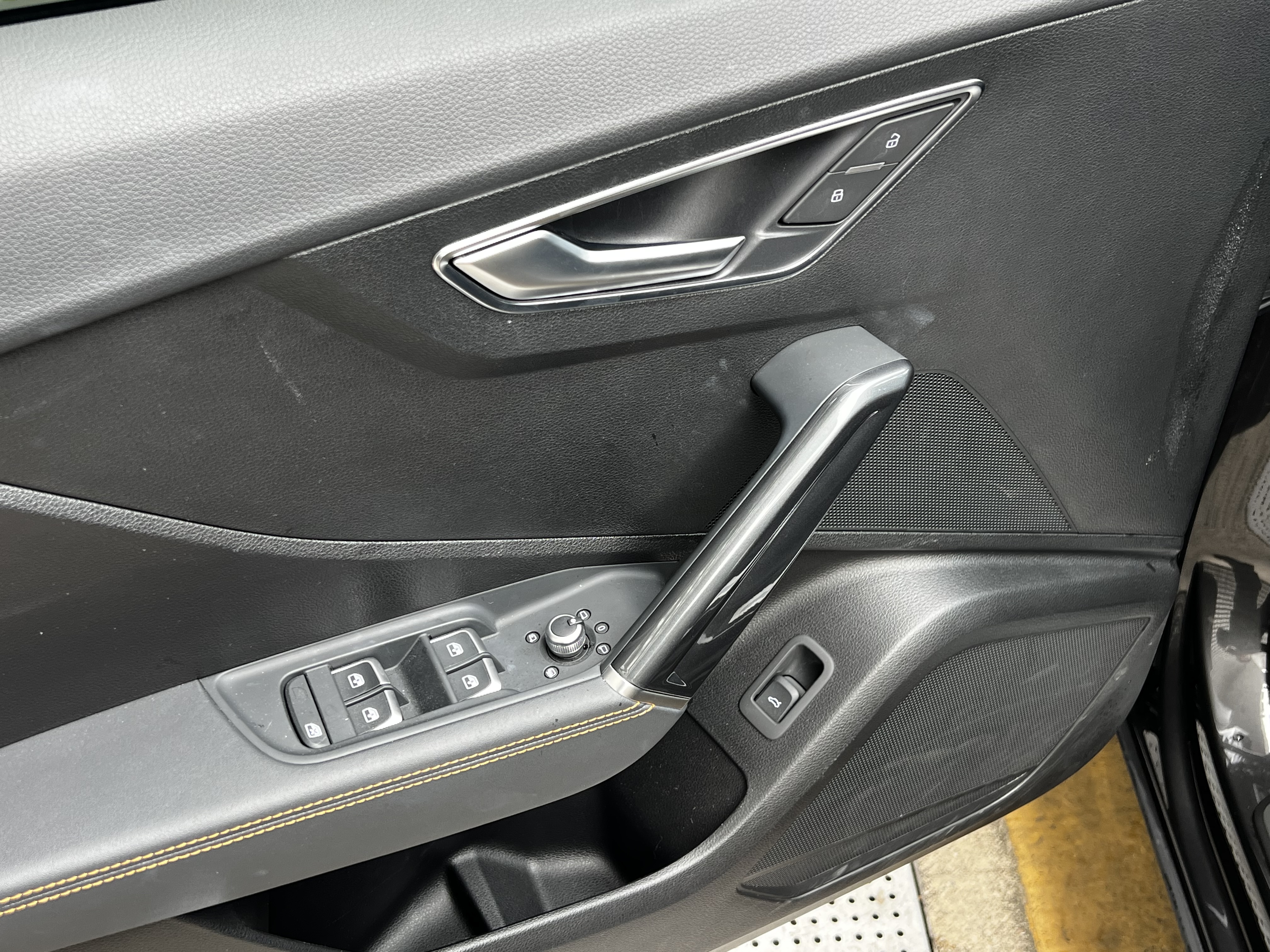 Audi Q2L e-tron 2022 immagine di auto #20