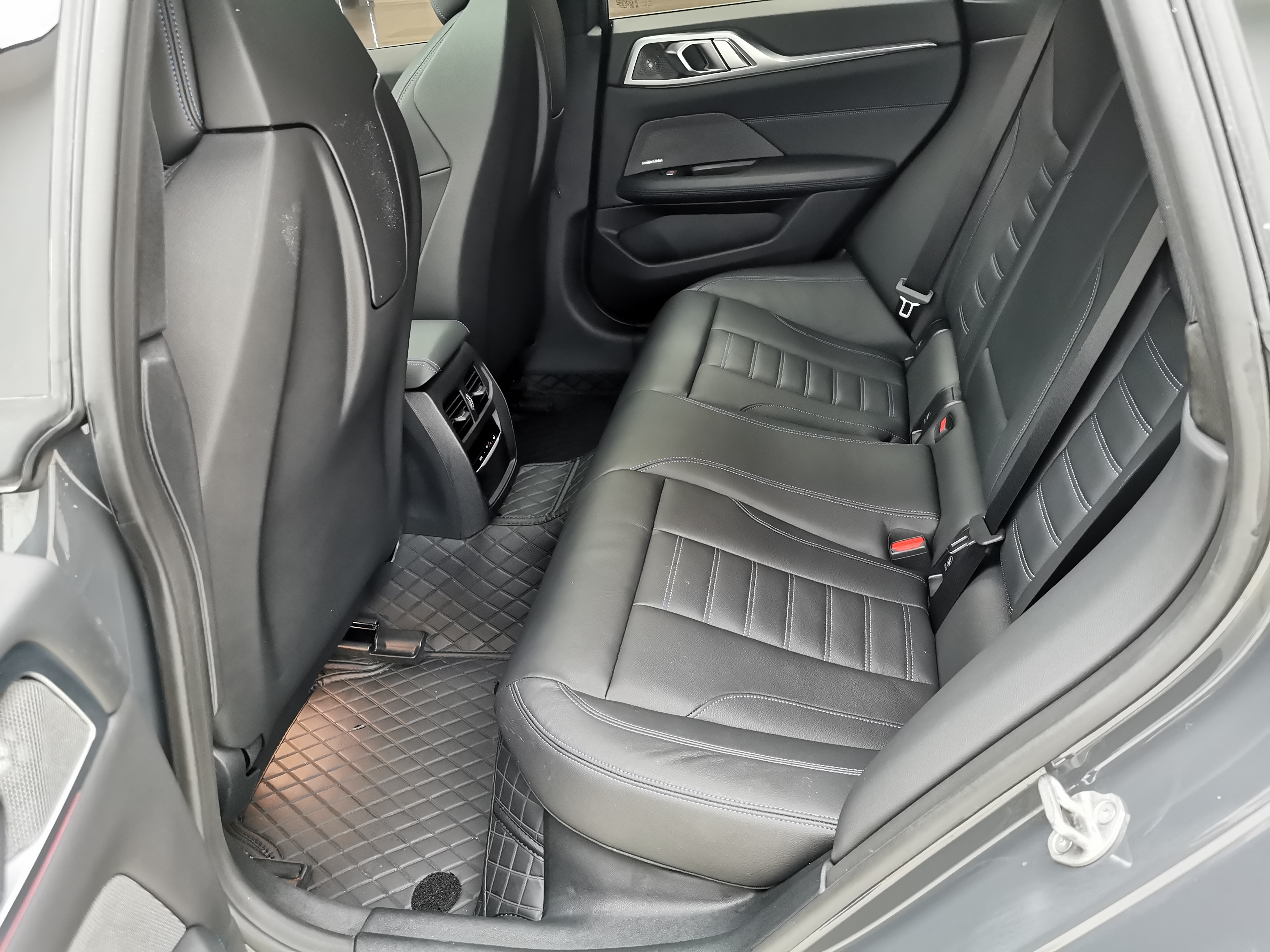 BMW i4 M50 2023 #20 BMW i4 M50 2023 car image #20