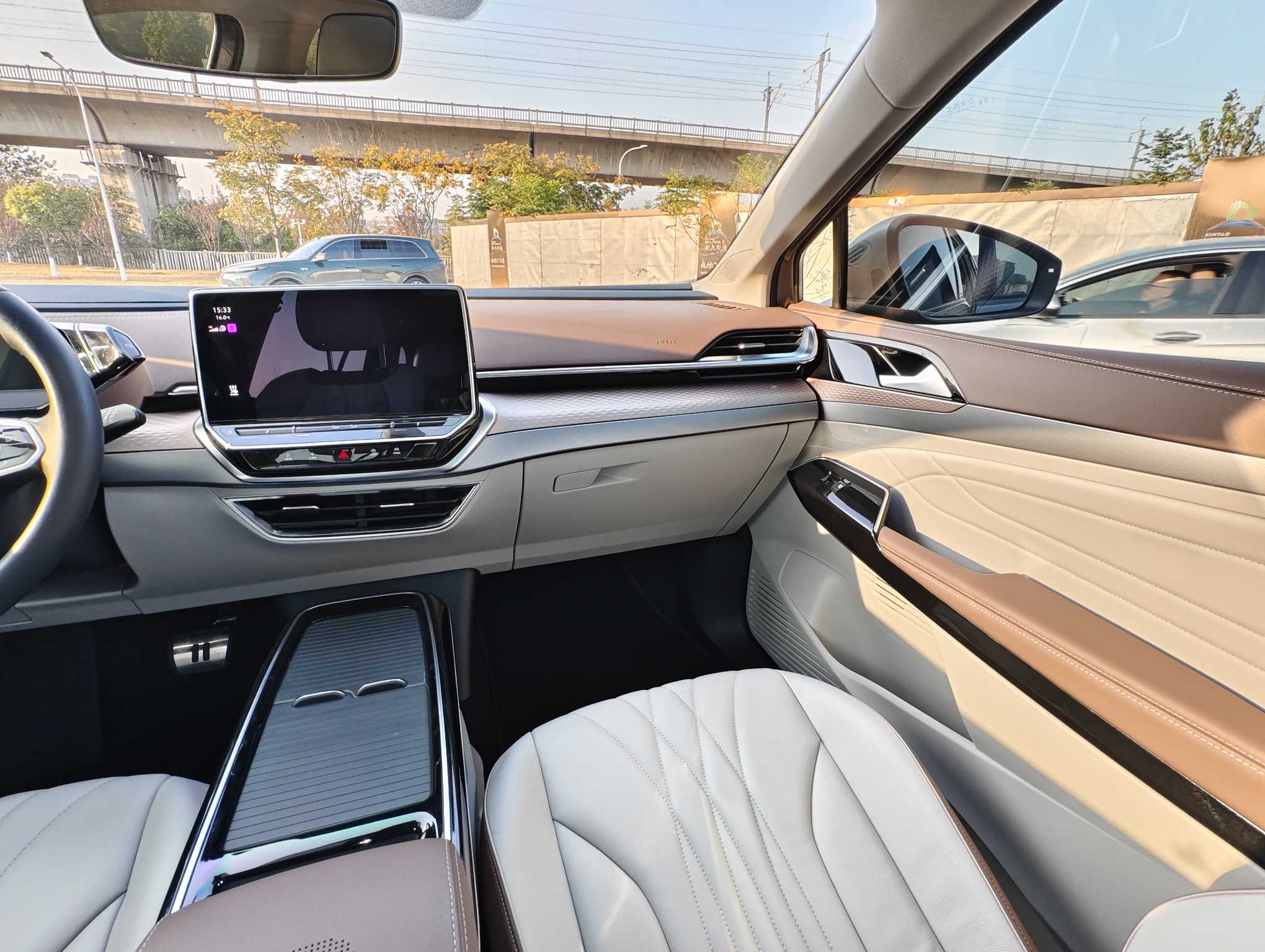 Volkswagen ID.6 X 2022 car image #20