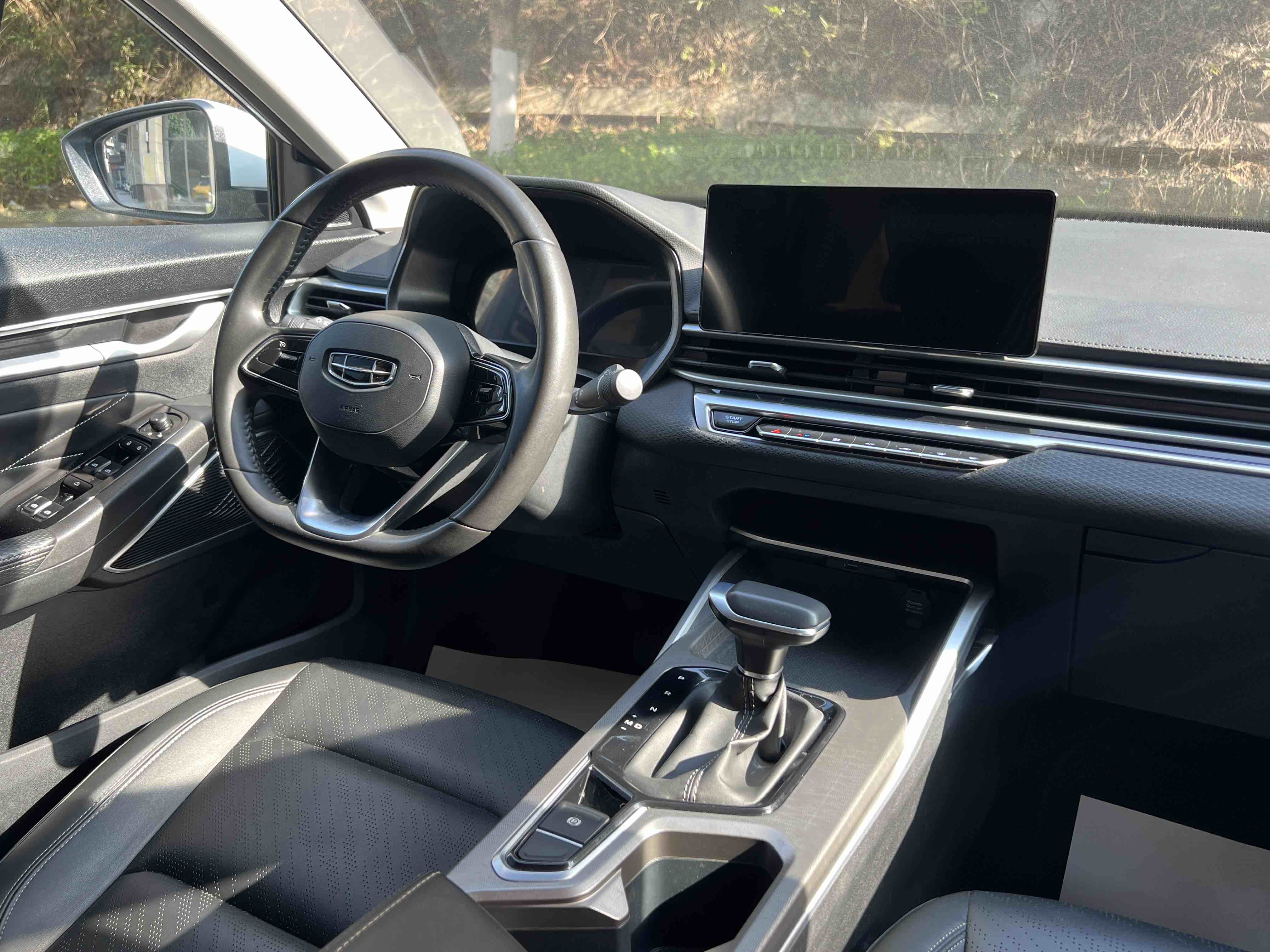 Emgrand 2023 car image #20
