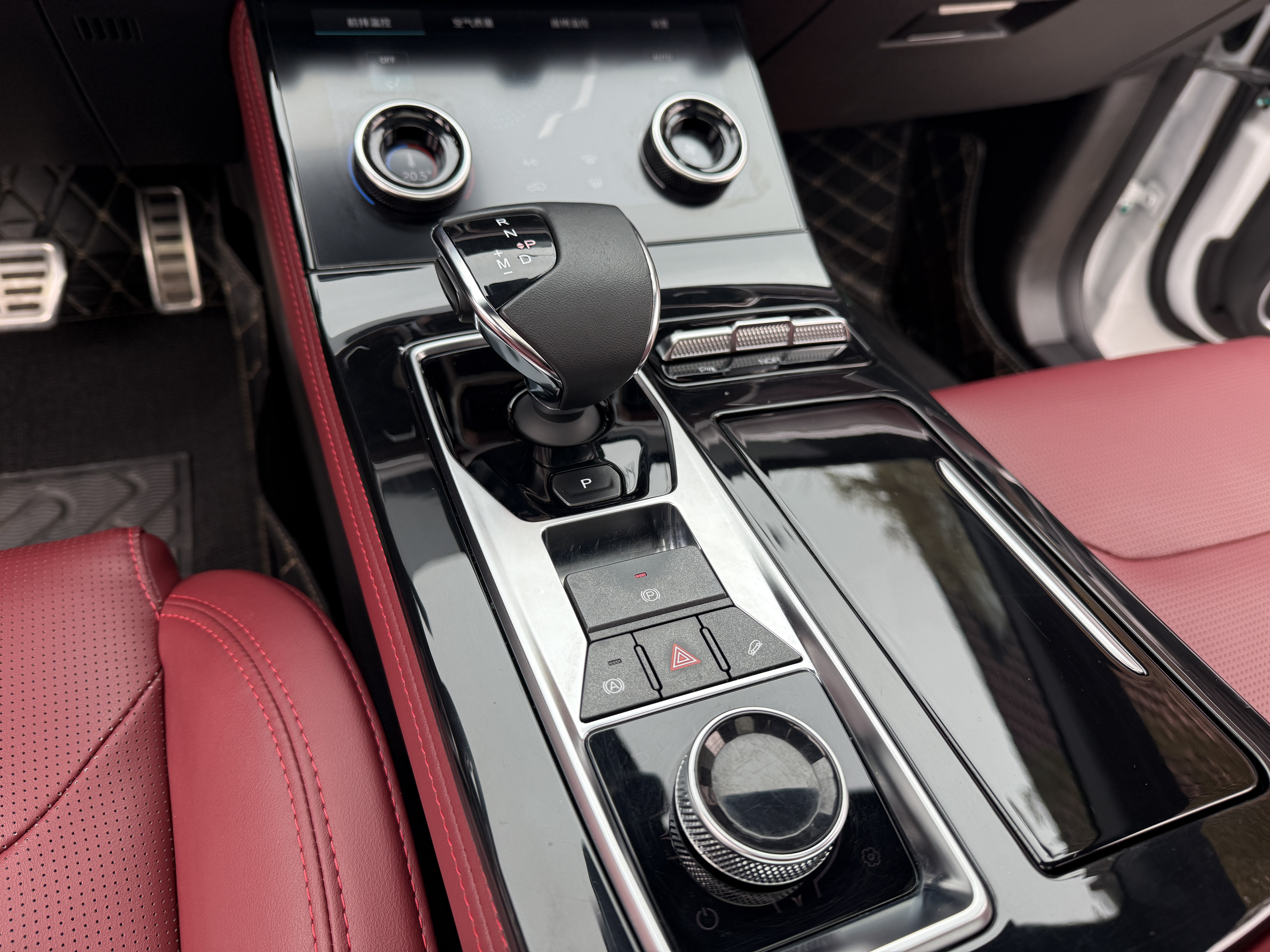 Jetour X70 PLUS 2023 car image #20