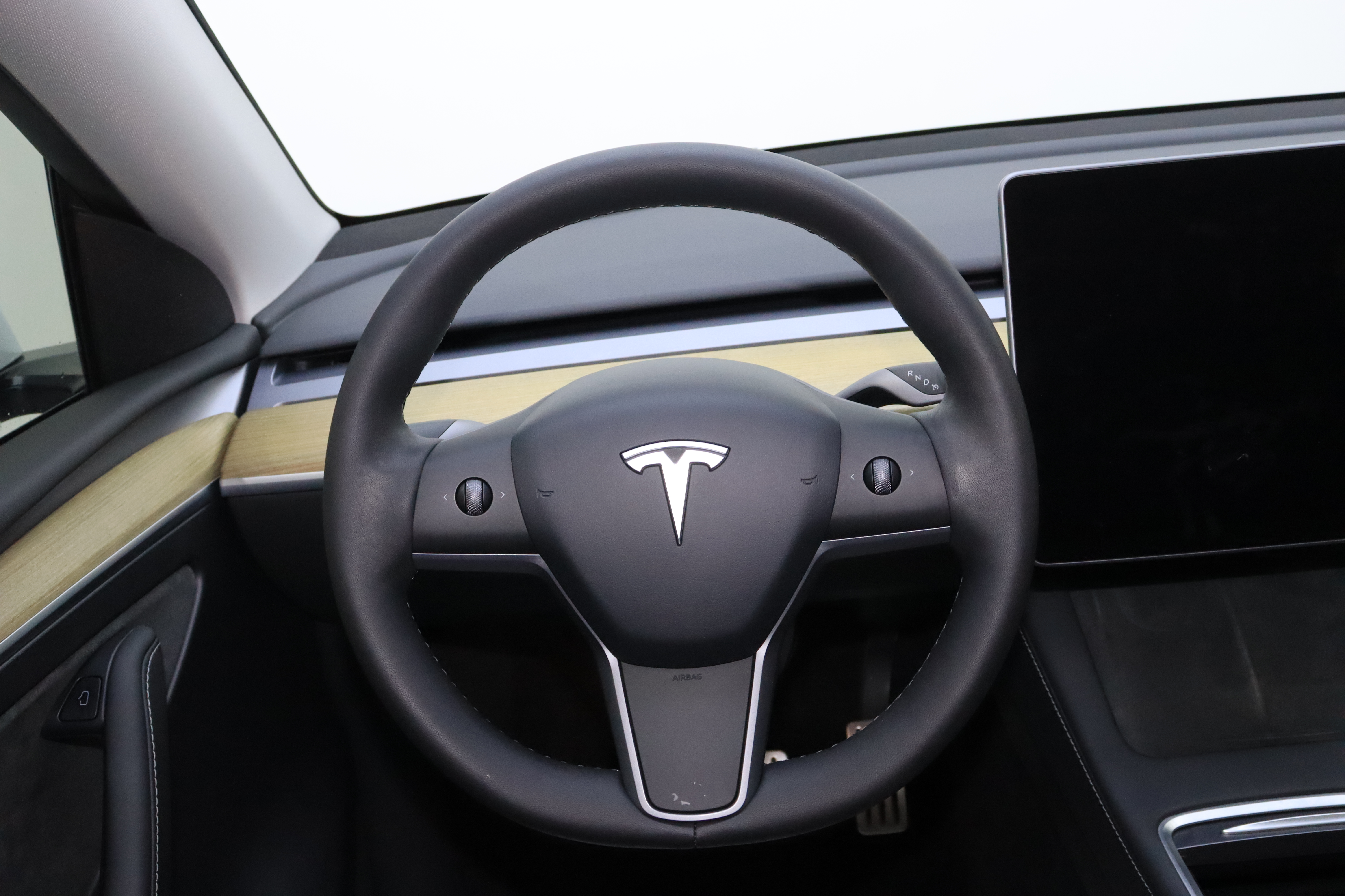 Tesla Model Y 2023 #20 Tesla Model Y 2023 car image #20