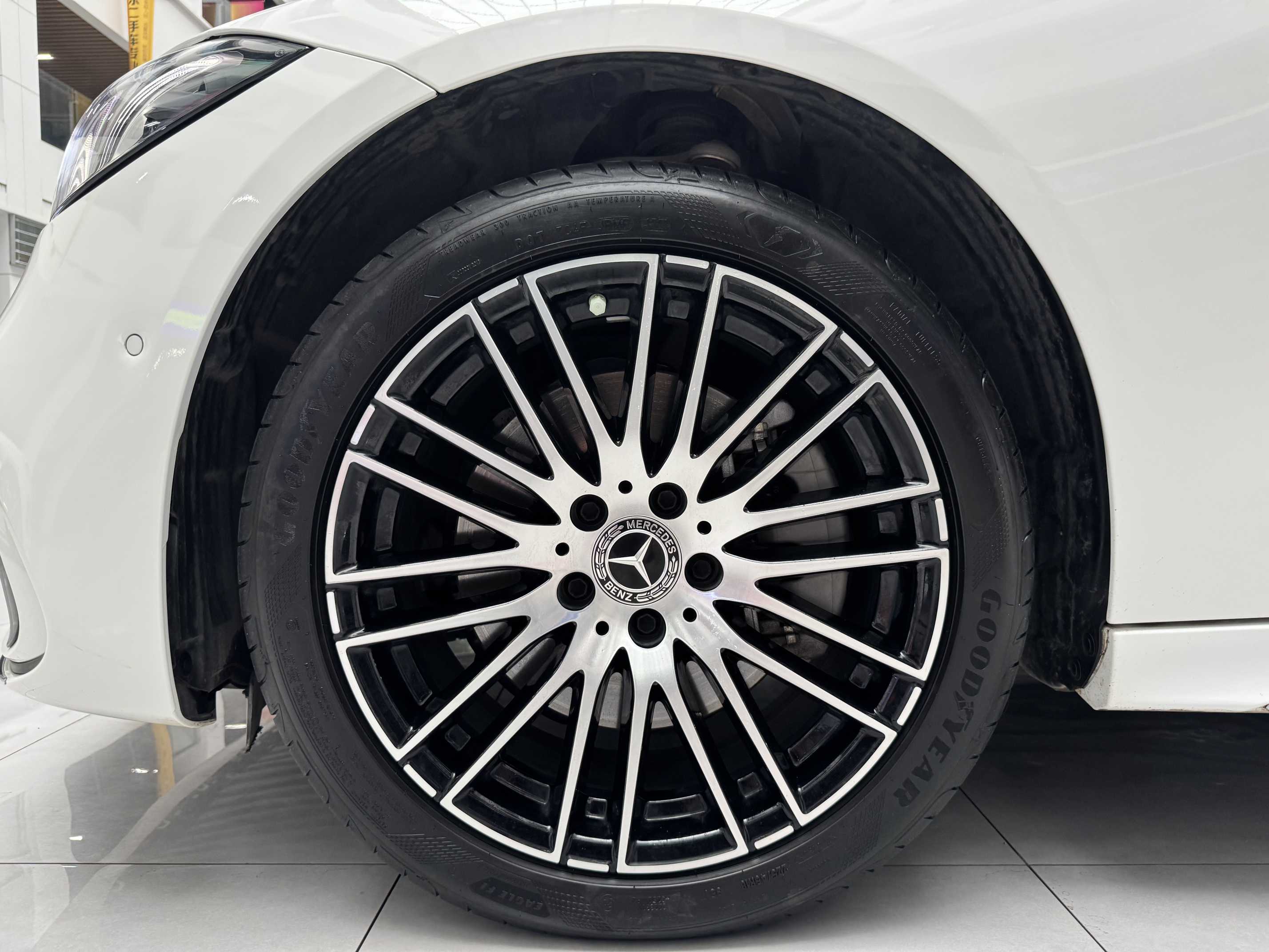 Mercedes-Benz C Class 2024 صورة سيارة #20