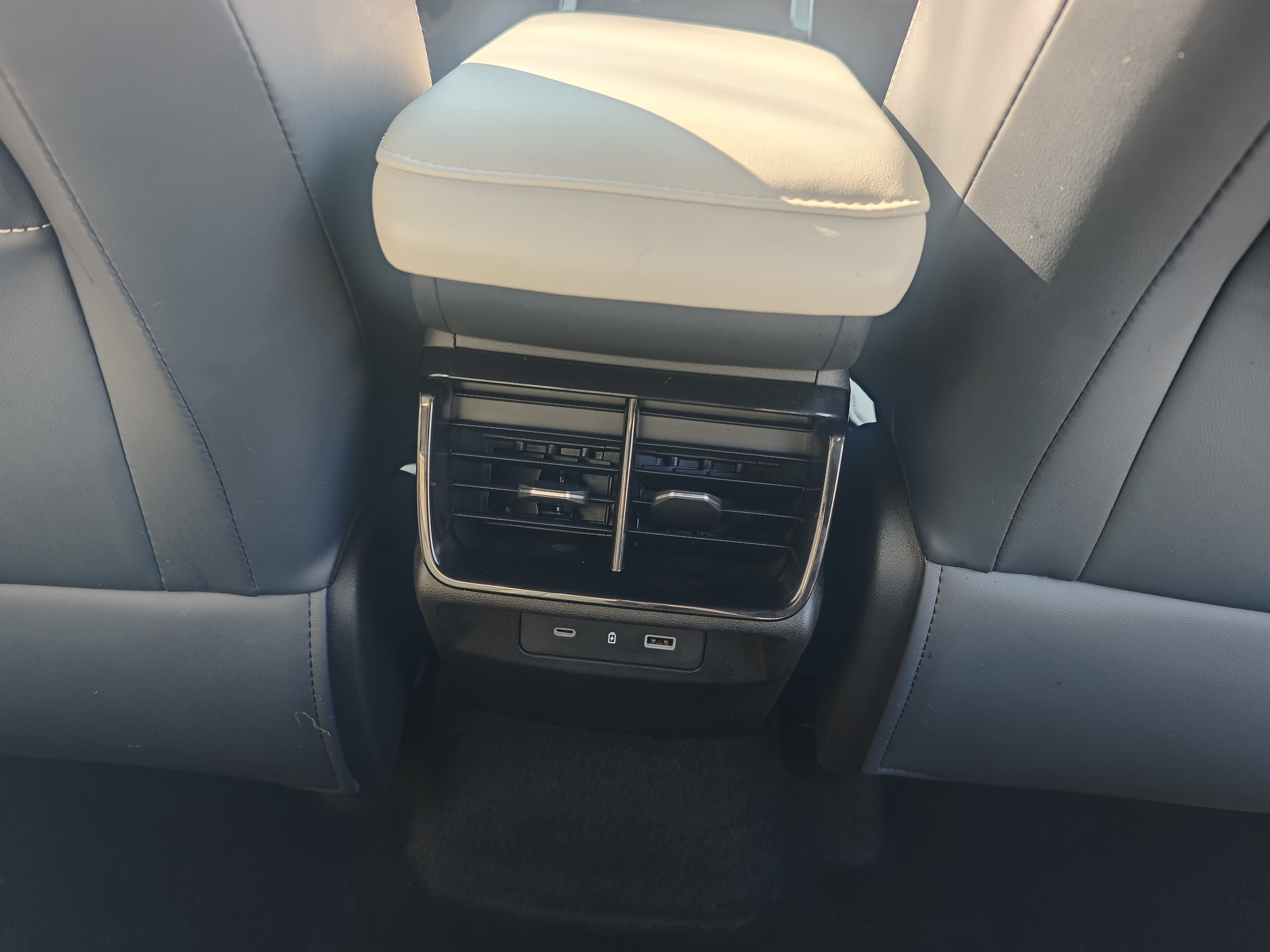 GEELY Boyue L 2023 car image #20
