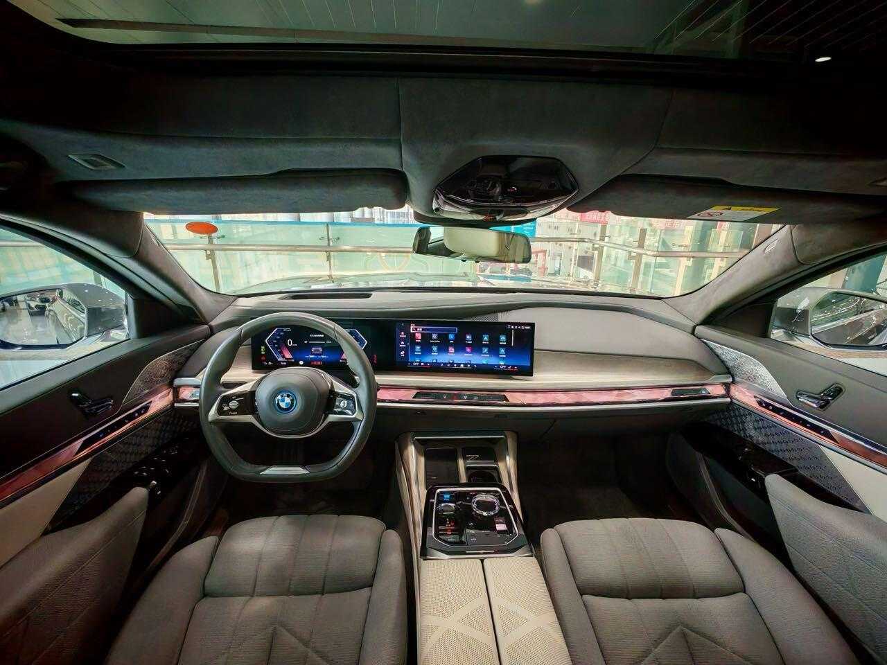 BMW i7 2022 immagine di auto #20