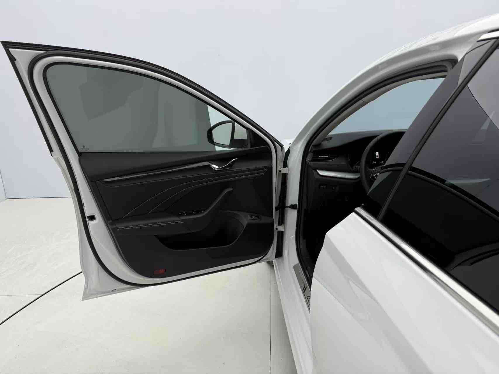 Skoda Octavia 2023 car image #20